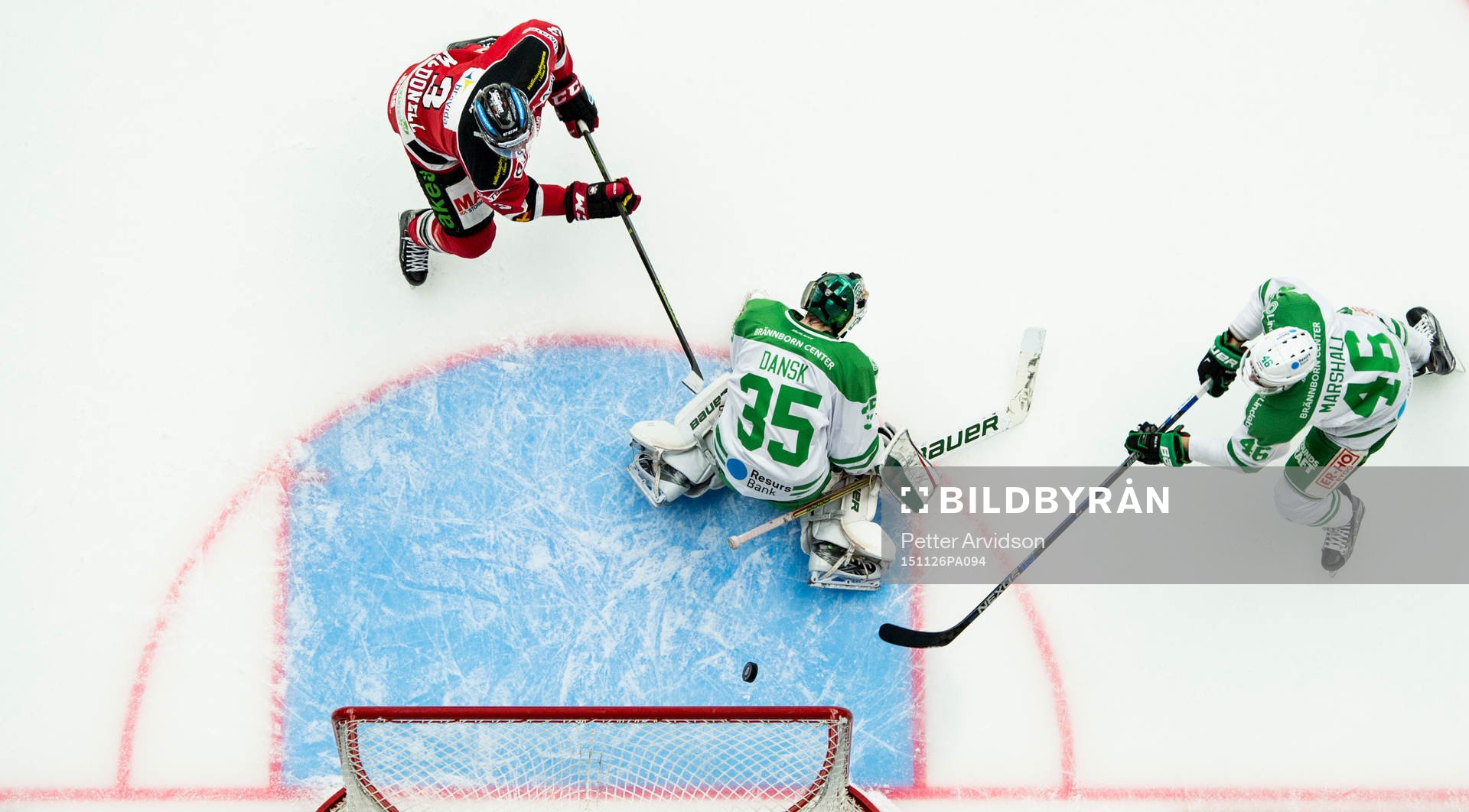 Malmö Redhawks Kent McDonell oroar framför Rögles