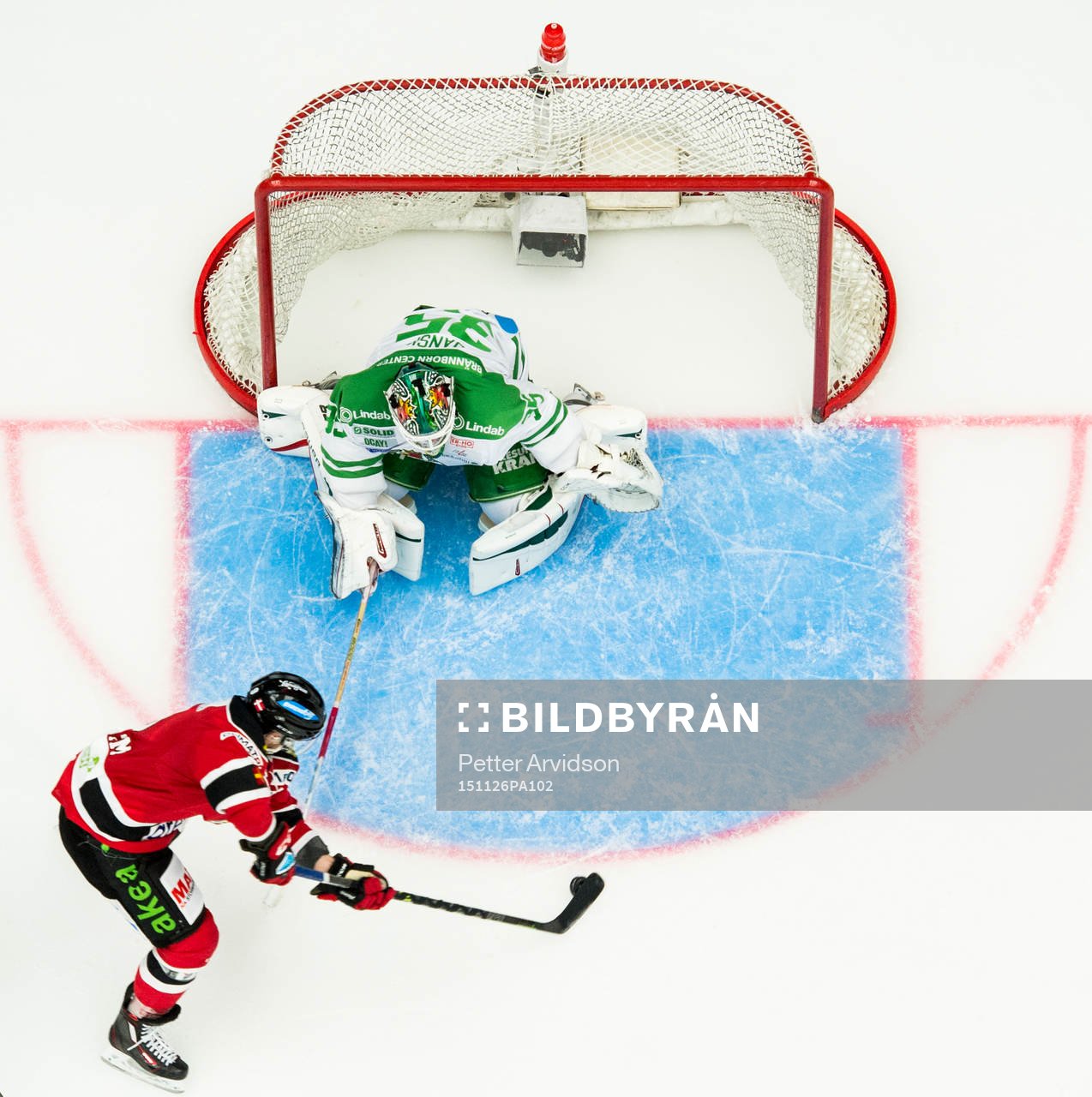 Malmö Redhawks Frederik Storm oroar framför Rögles