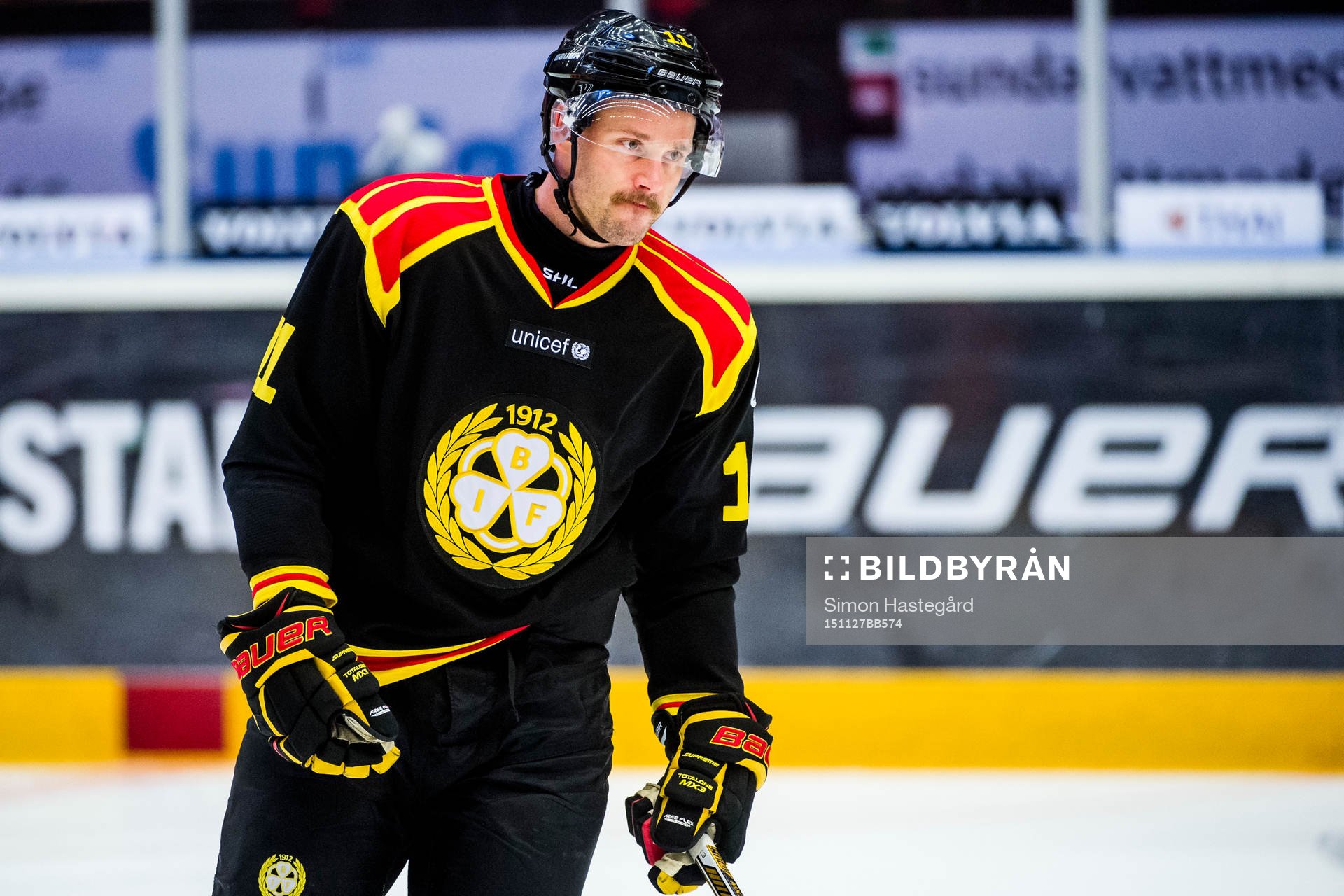 Brynäs Jesper Ollas före ishockeymatchen i SHL mellan
