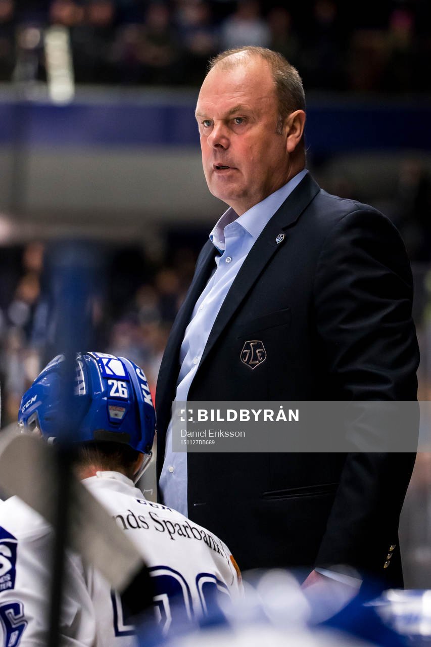 Leksands tränare Per-Erik Johnsson  i ishockeymatchen i