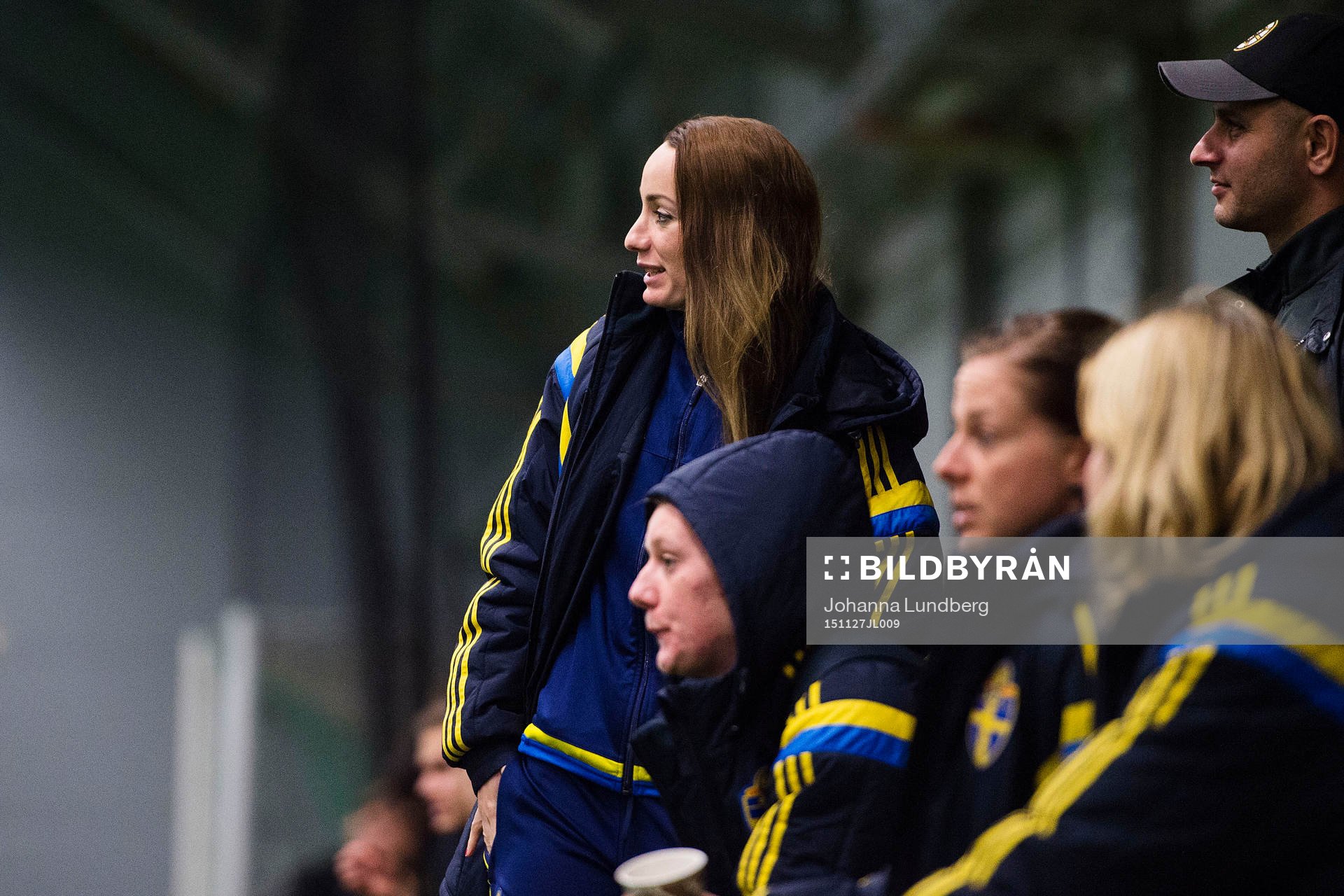 Kosovare Asllani vid sidan om planen