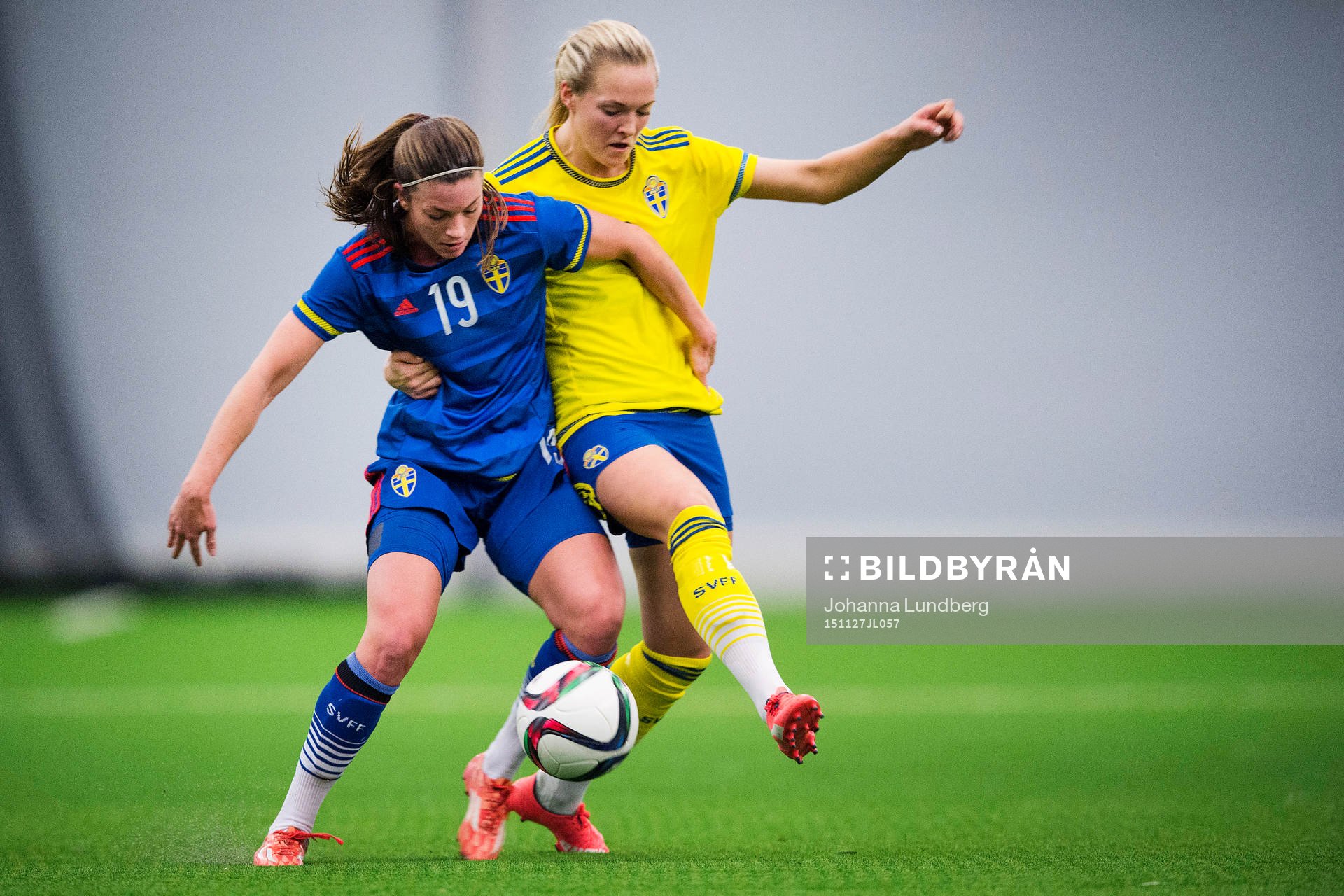 Pauline Hammarlund, blå, och Magdalena Ericsson, gul