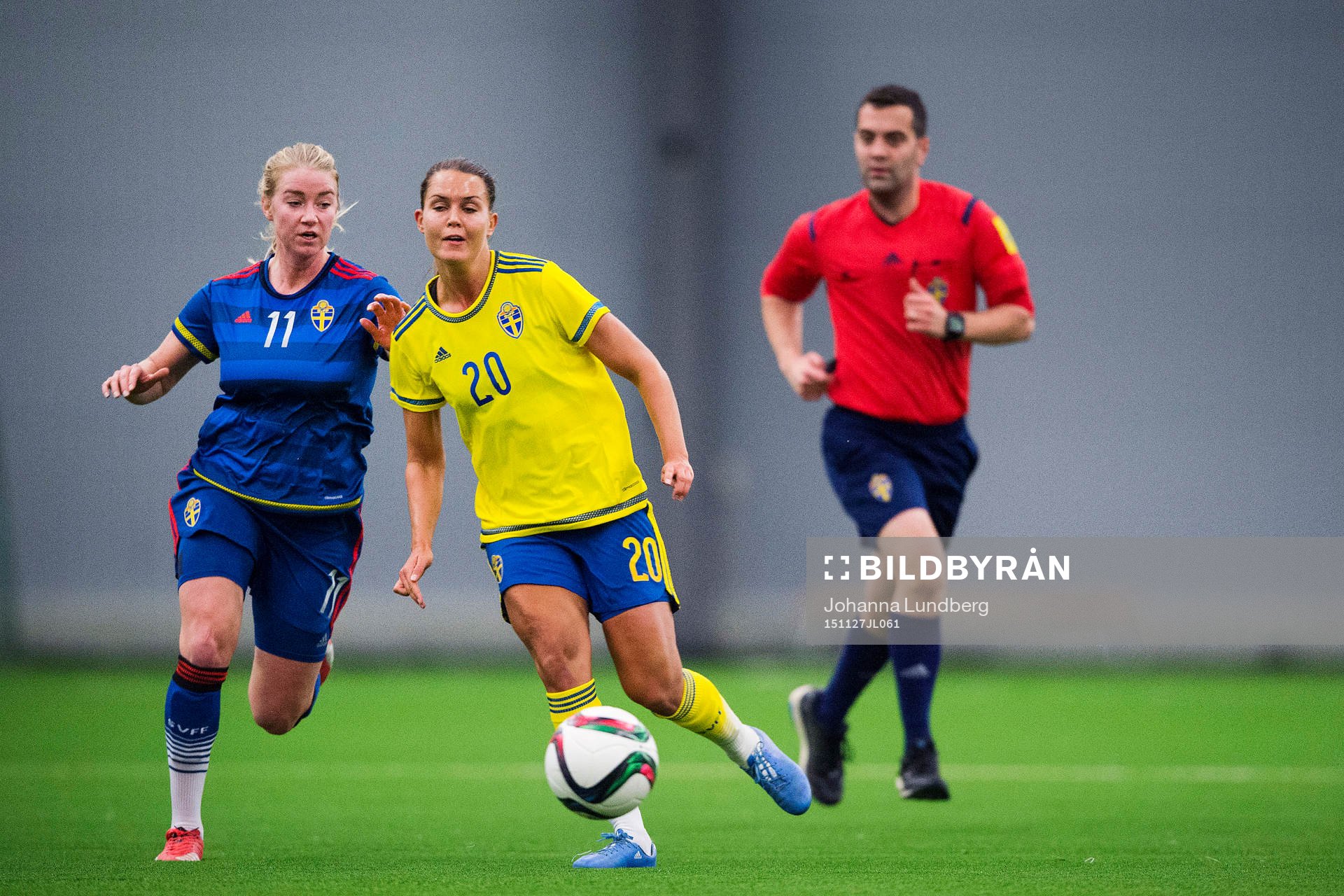 Jenny Hjohlman, blå, och Emilia Appelqvist, gul