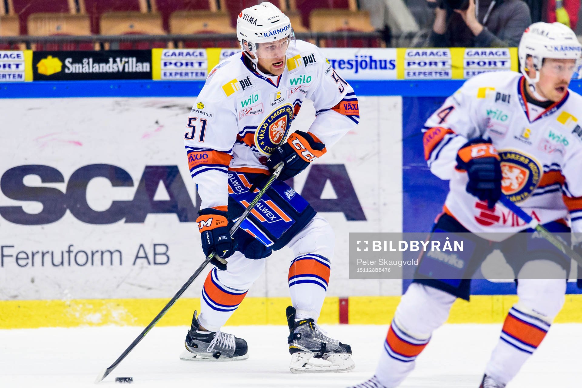 Växjös Joey Crabb med pucken