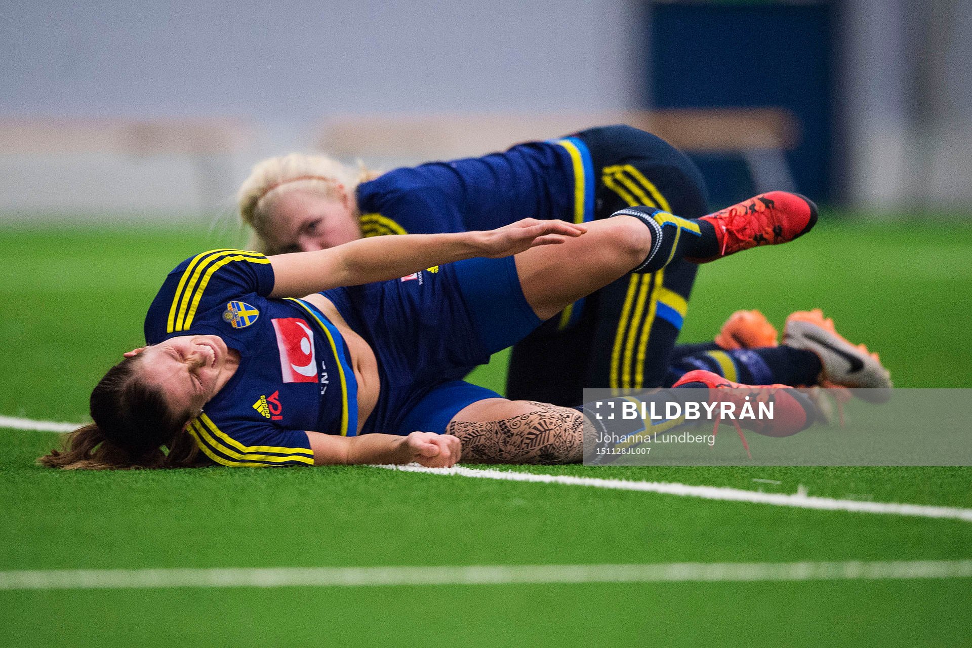 Lotta Schelin får ont
