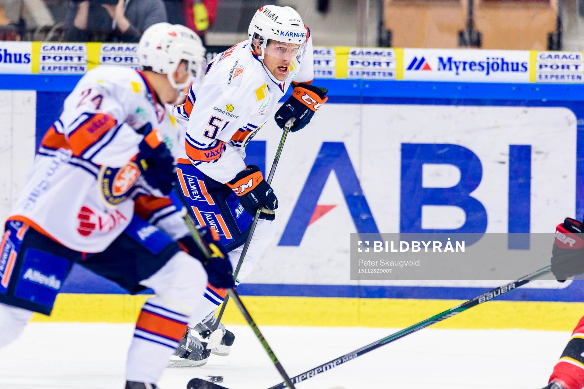 Växjös Joey Crabb med pucken