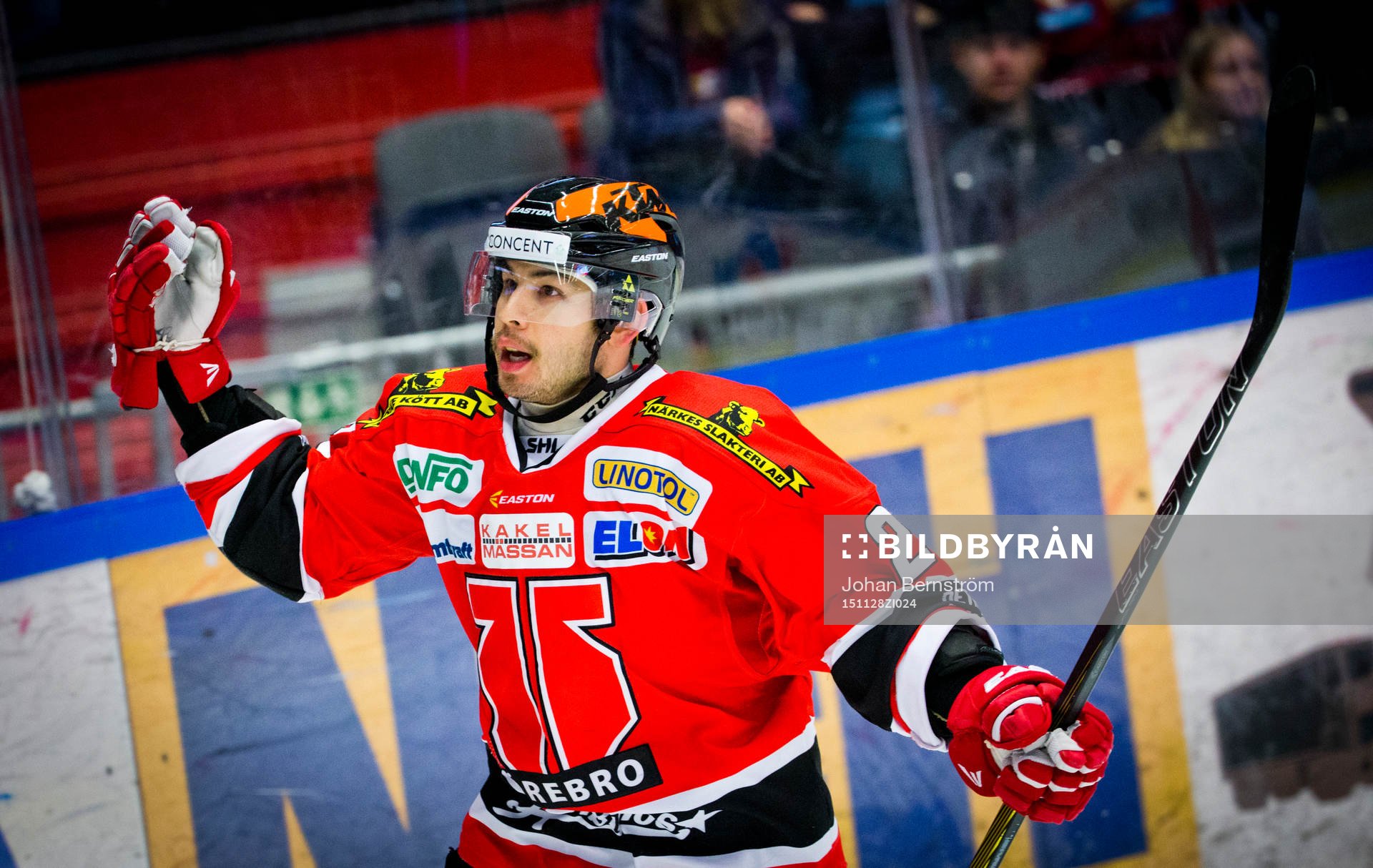 Örebros Greg Squires gör 5-2 på straff och jublar