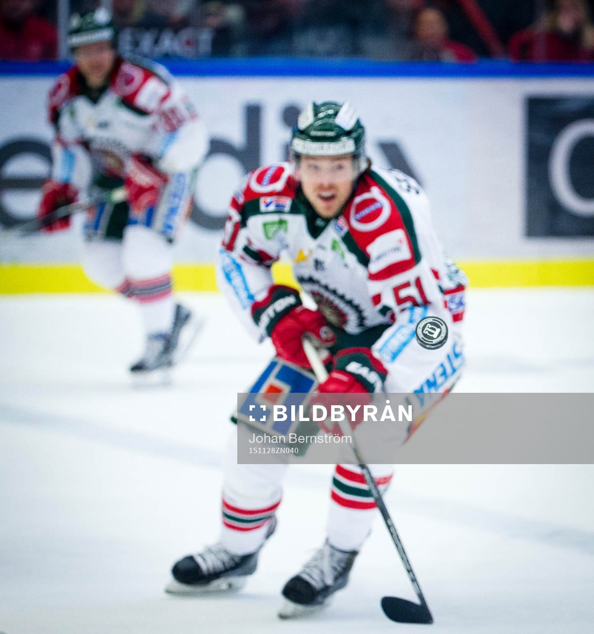 Frölundas Mats Rosseli Olsen med fokus på pucken med