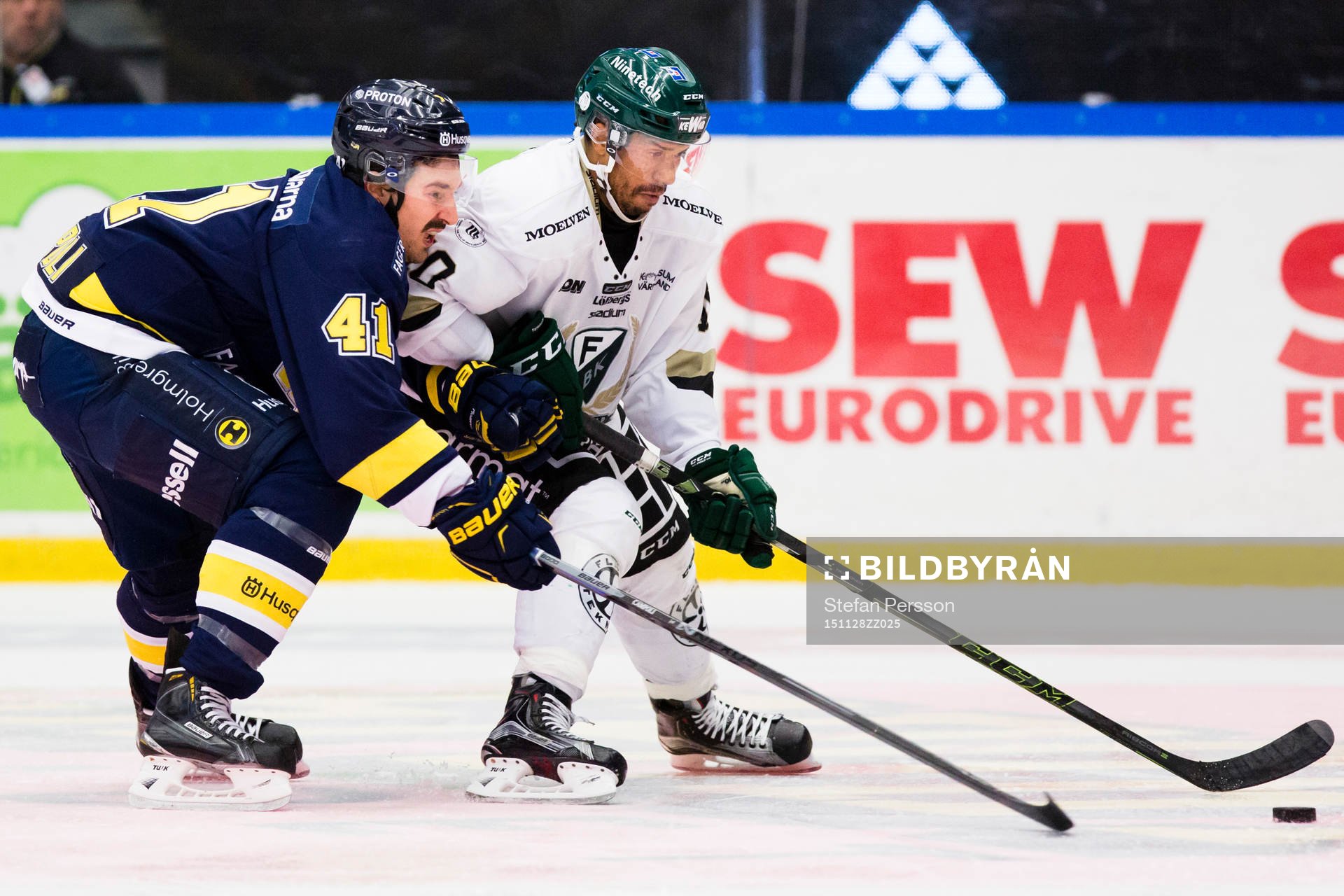 s Chris Campoli mot Färjestads Robbie Earl