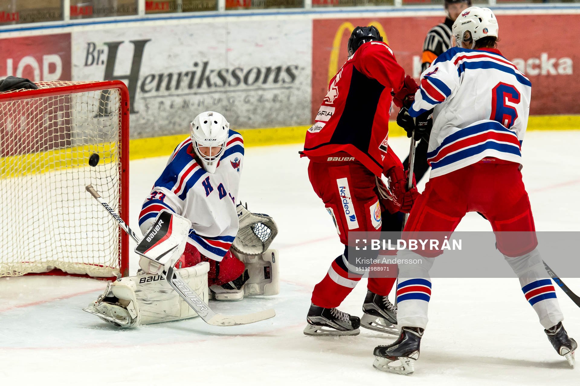 Hanhals Fredrik Johansson stöter in 4-1 bakom Hovås