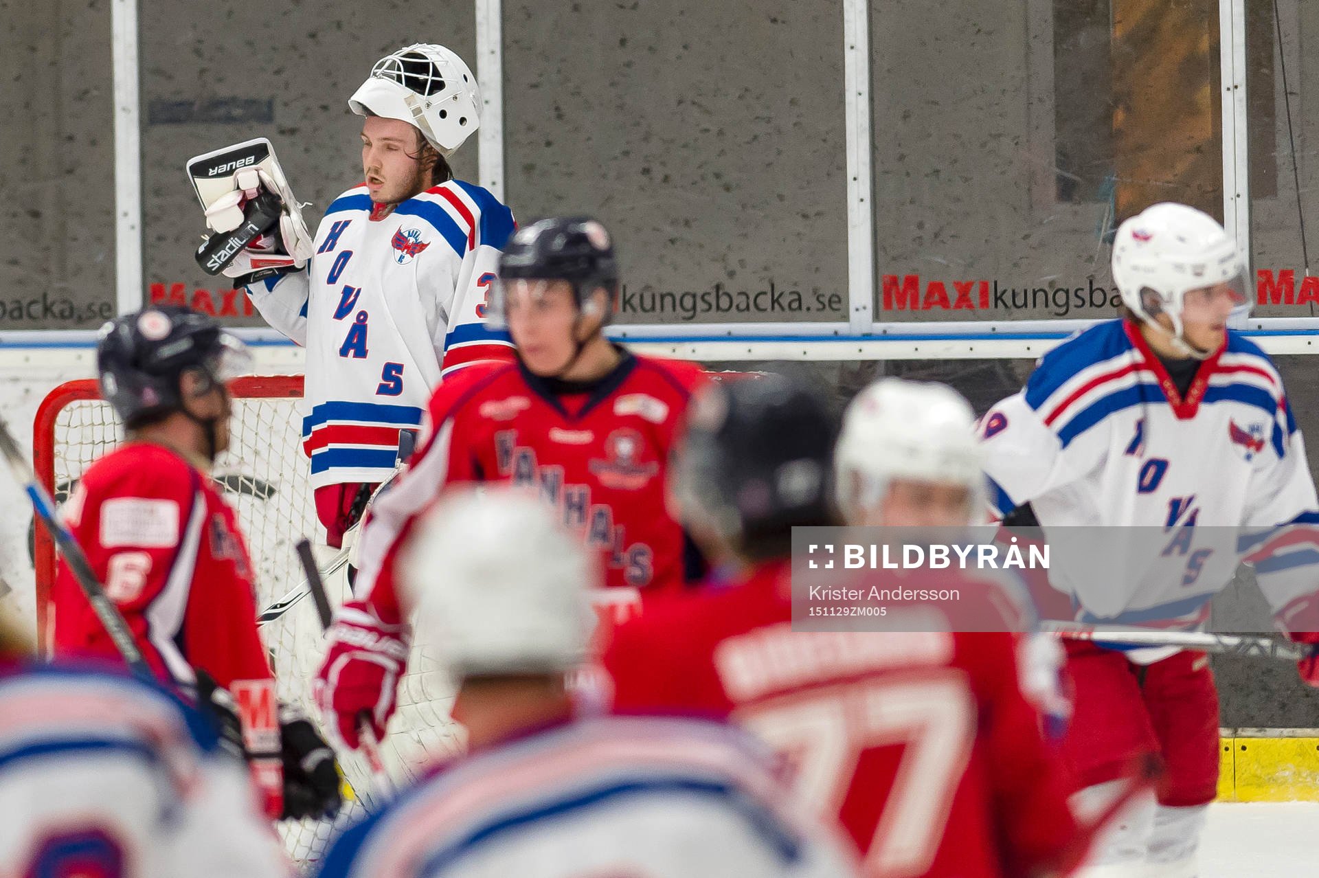 Hovås målvakt Andreas Boberg dricker