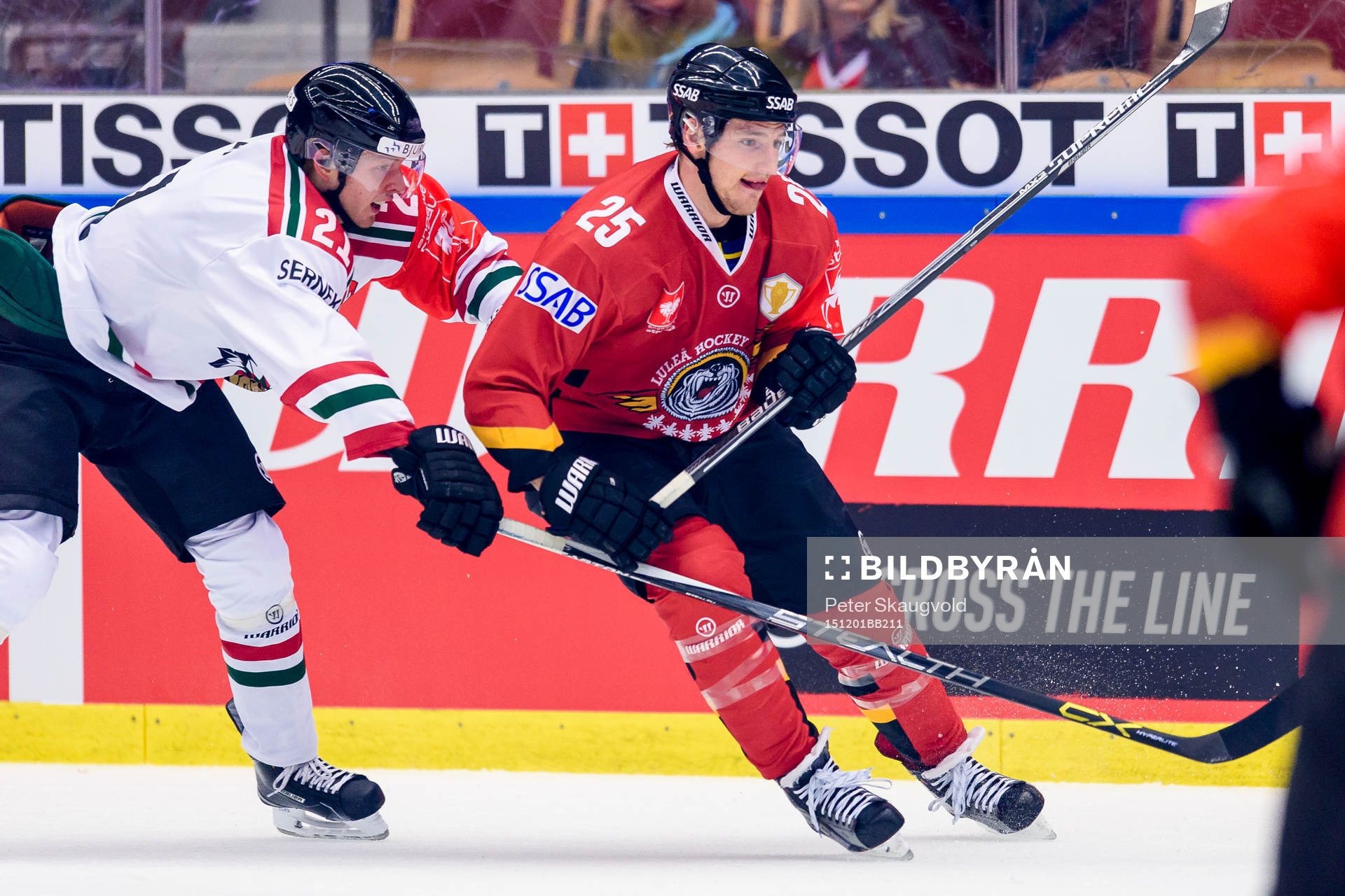 Luleås Anton Hedman jagas av Frölundas Christoffer Ehn