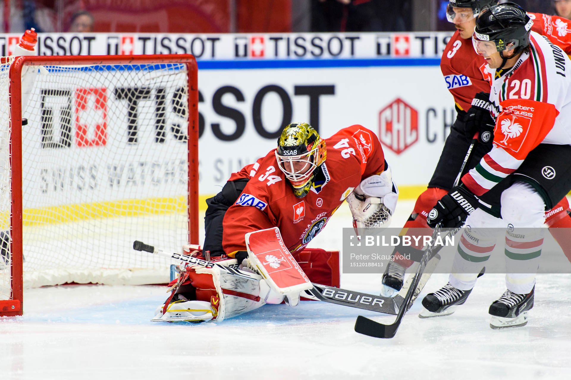 Frölundas Joel Lundqvist gör 1-1 bakom Luleås målvakt