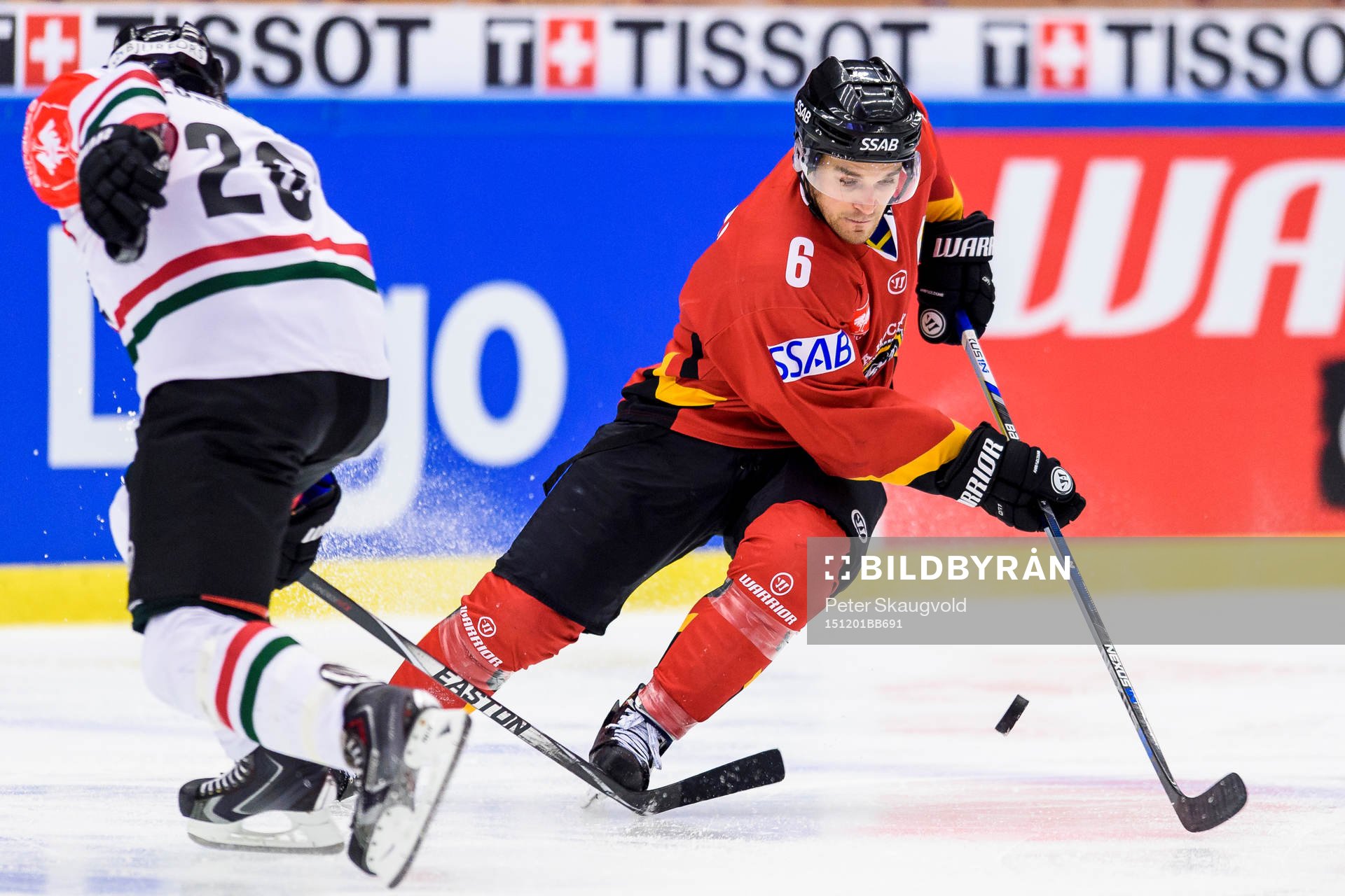 Luleås Craig Schira med pucken