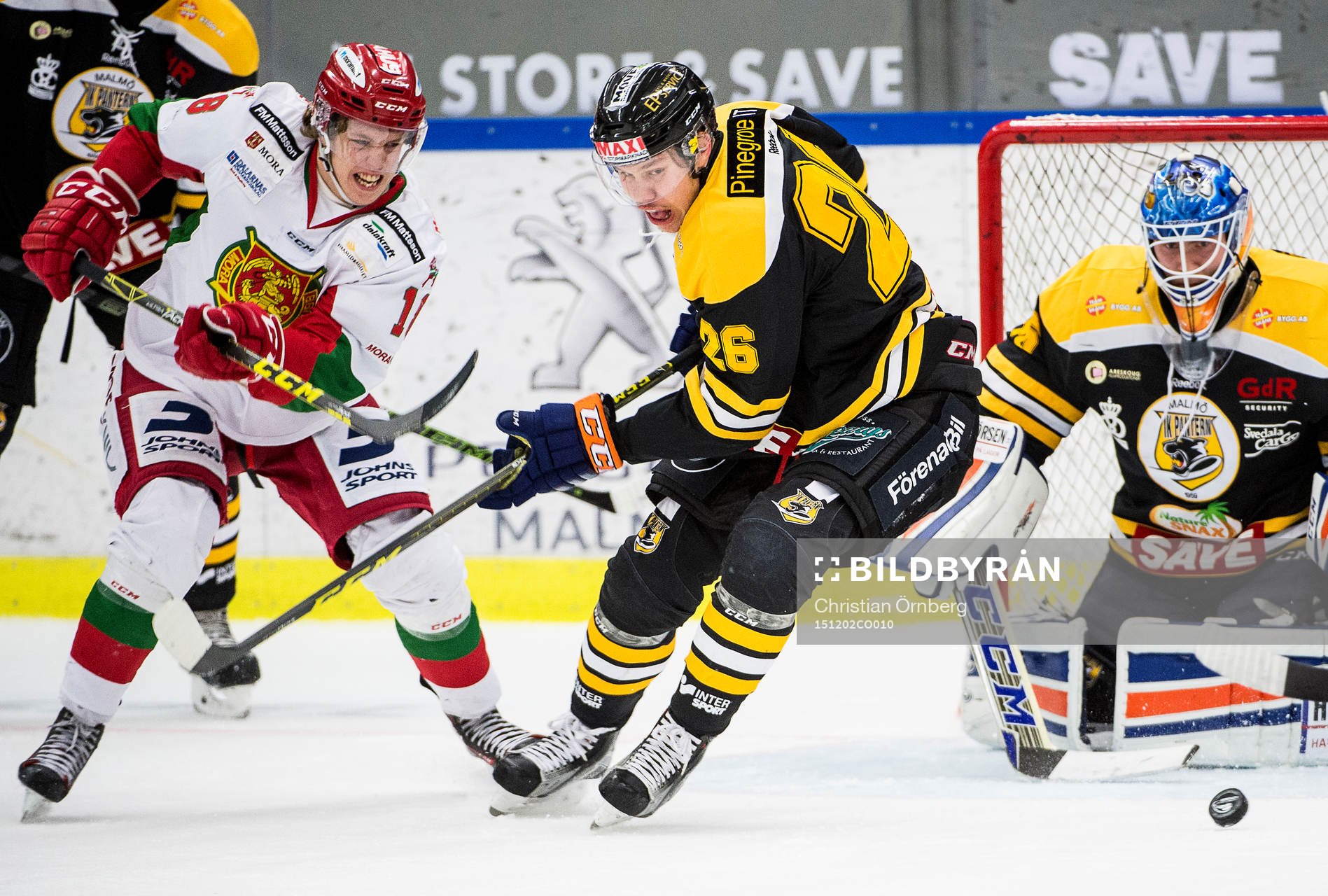 Närkamp mellan Moras Emil Aronsson och Panterns Mikael