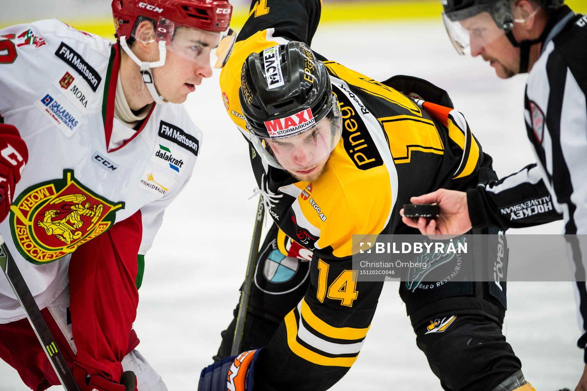 Moras Andreas Stene, Panterns Robin Söderqvist och domaren