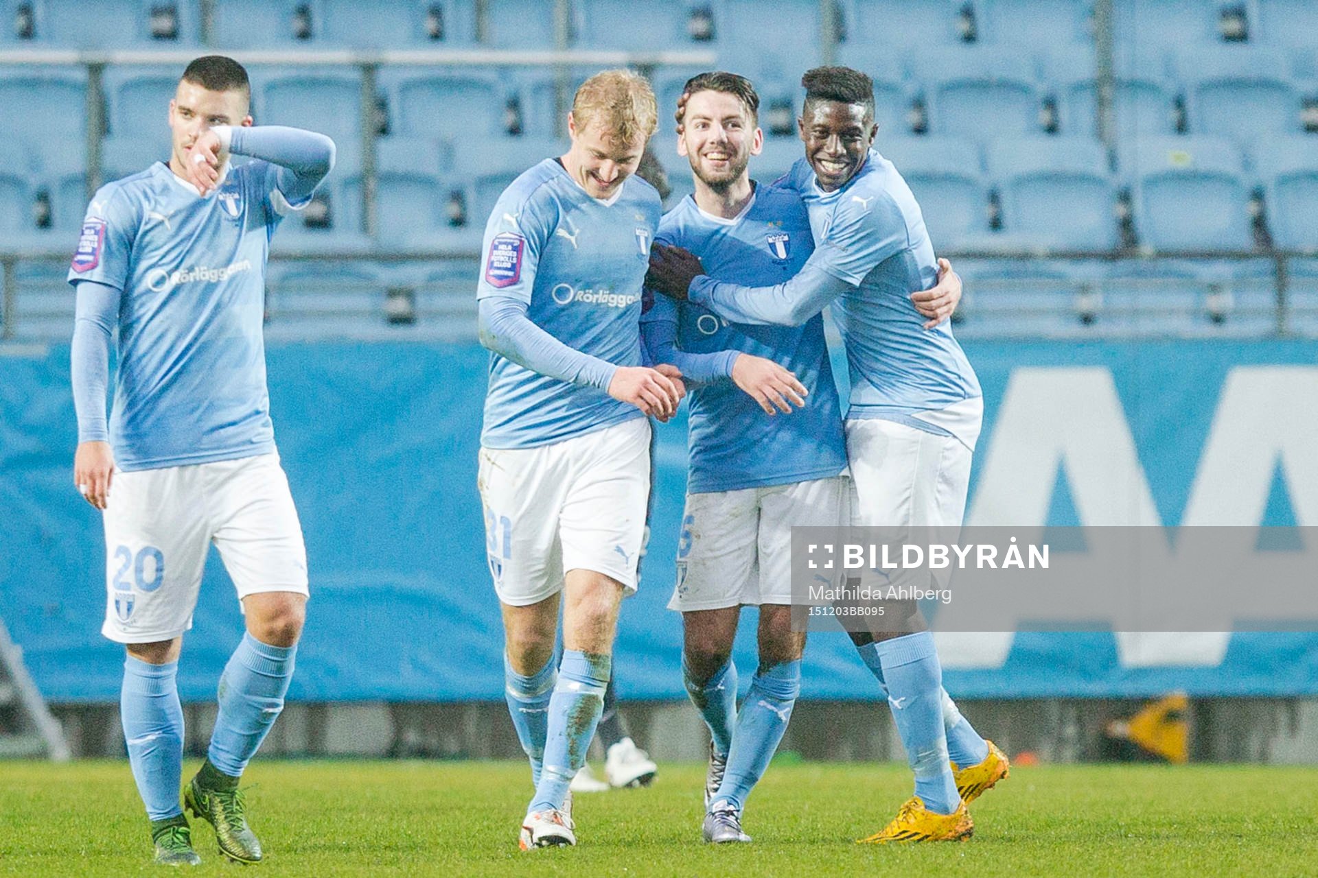 Malmös Erdal Rakip jublar tillsammans med lagkamrater efter sitt mål under fotbollsmatchen i träningsmatchen mellan Malmö FF och Molde FK den 3 december i Malmö.