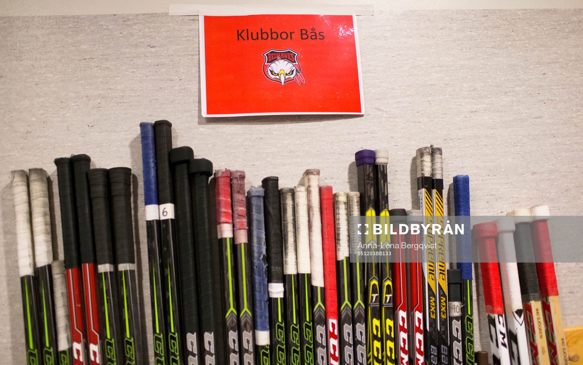 En generell bild av hockeyklubbor och med Malmö Redhawks