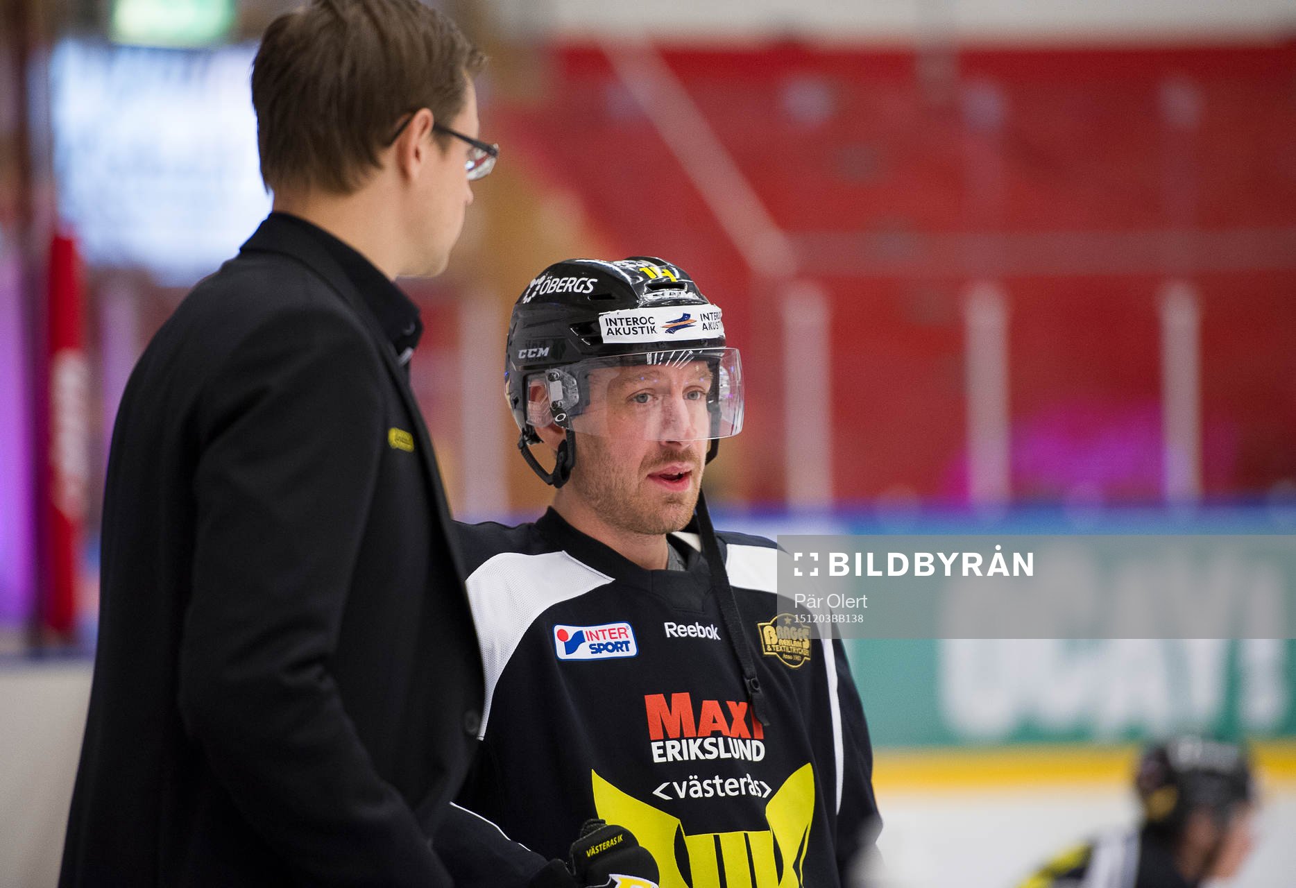 Västerås Stefan Gråhns diskuterar med tränare Martin
