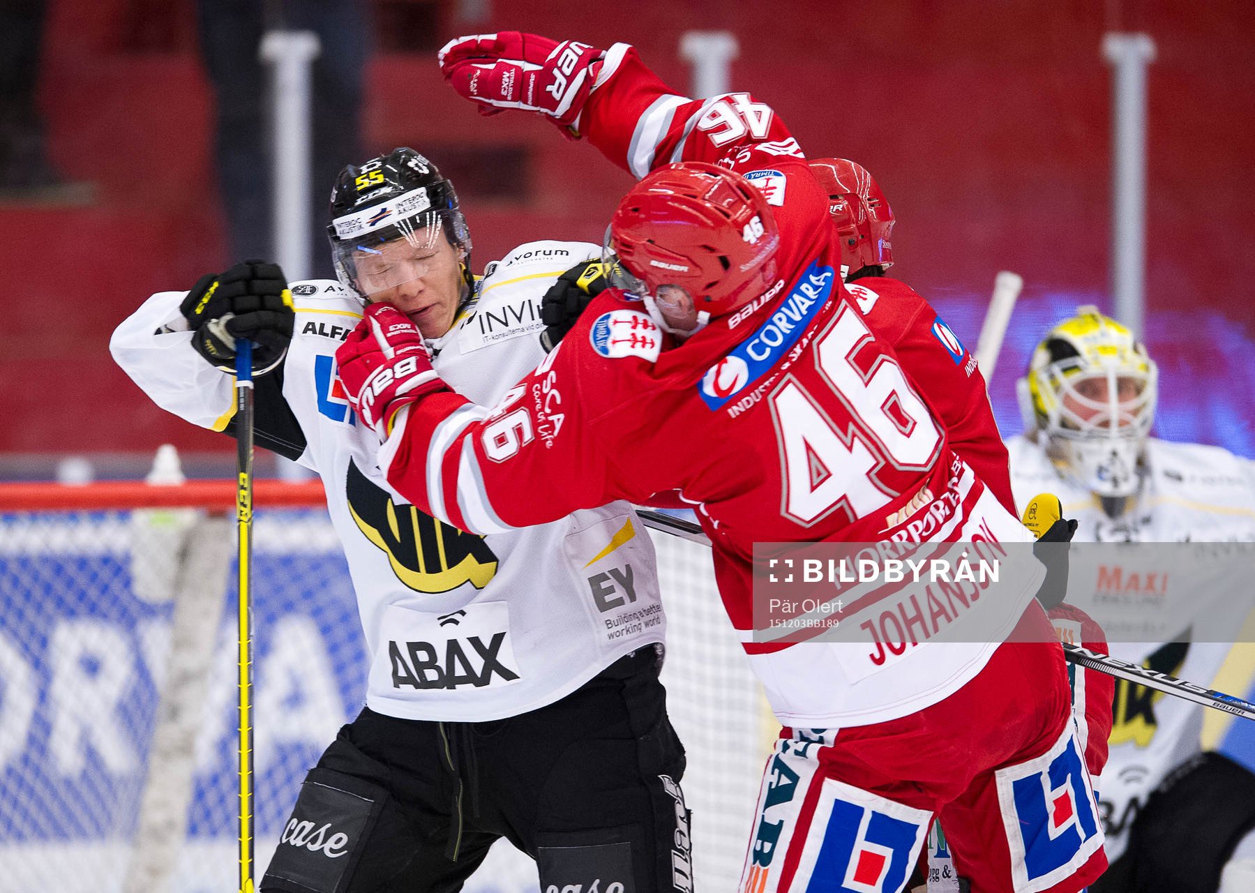 Västerås Andreas Borgman i närkamp mot Timrås Oscar