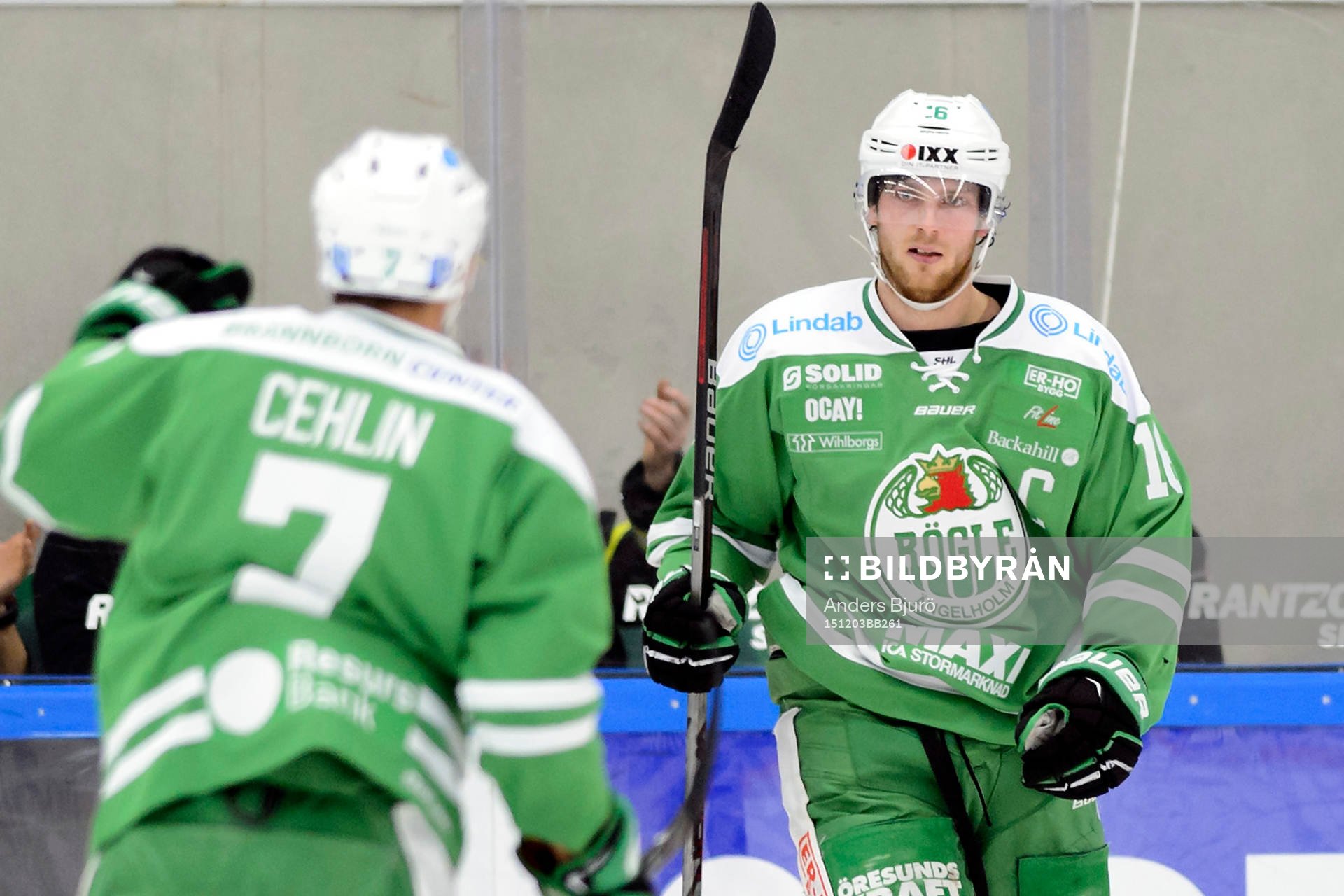 Rögles Partik Cehlin jublar med Christopher Liljewall