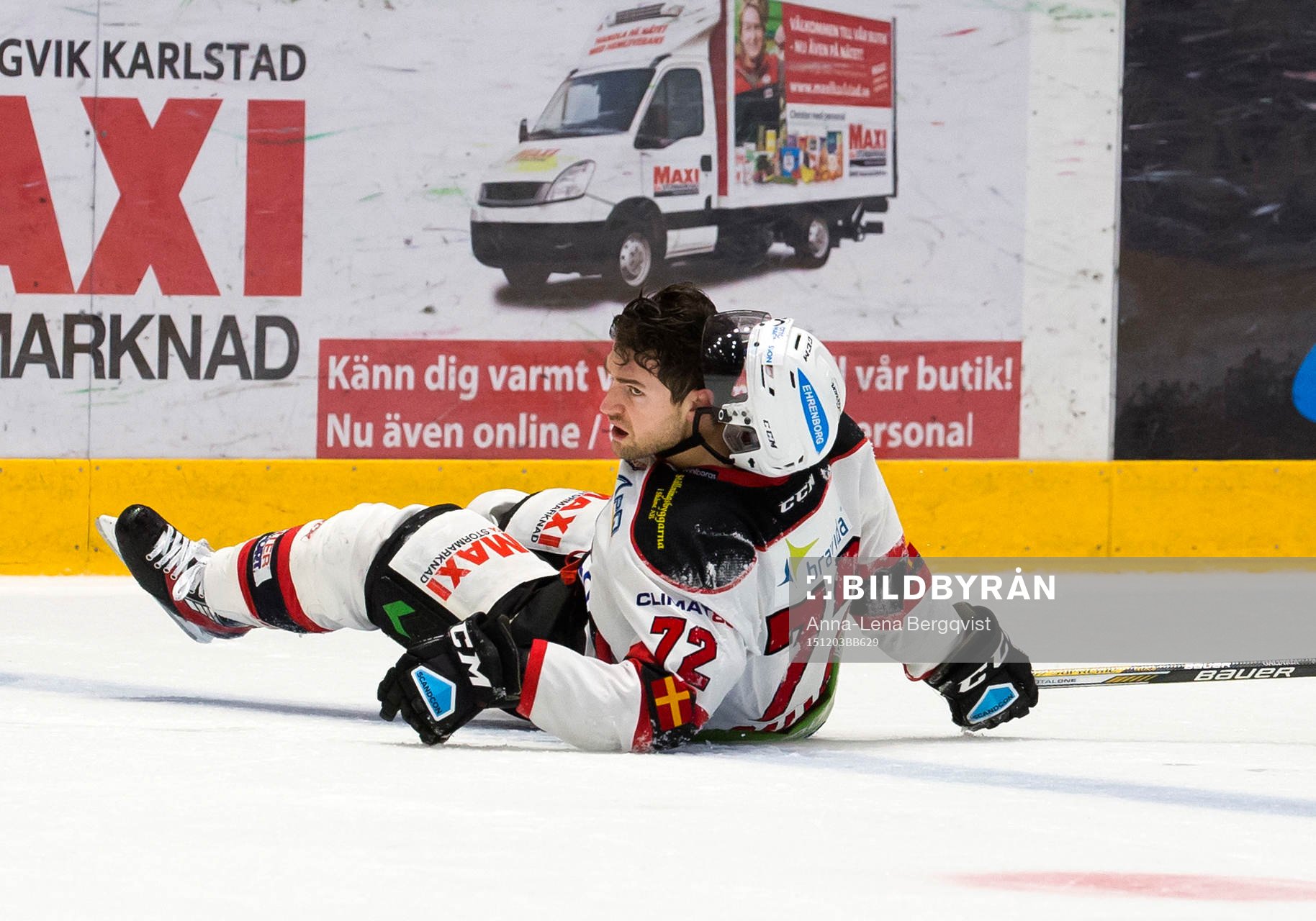 Malmö Redhawks  T.J. Galiardi  tappar hjälmen