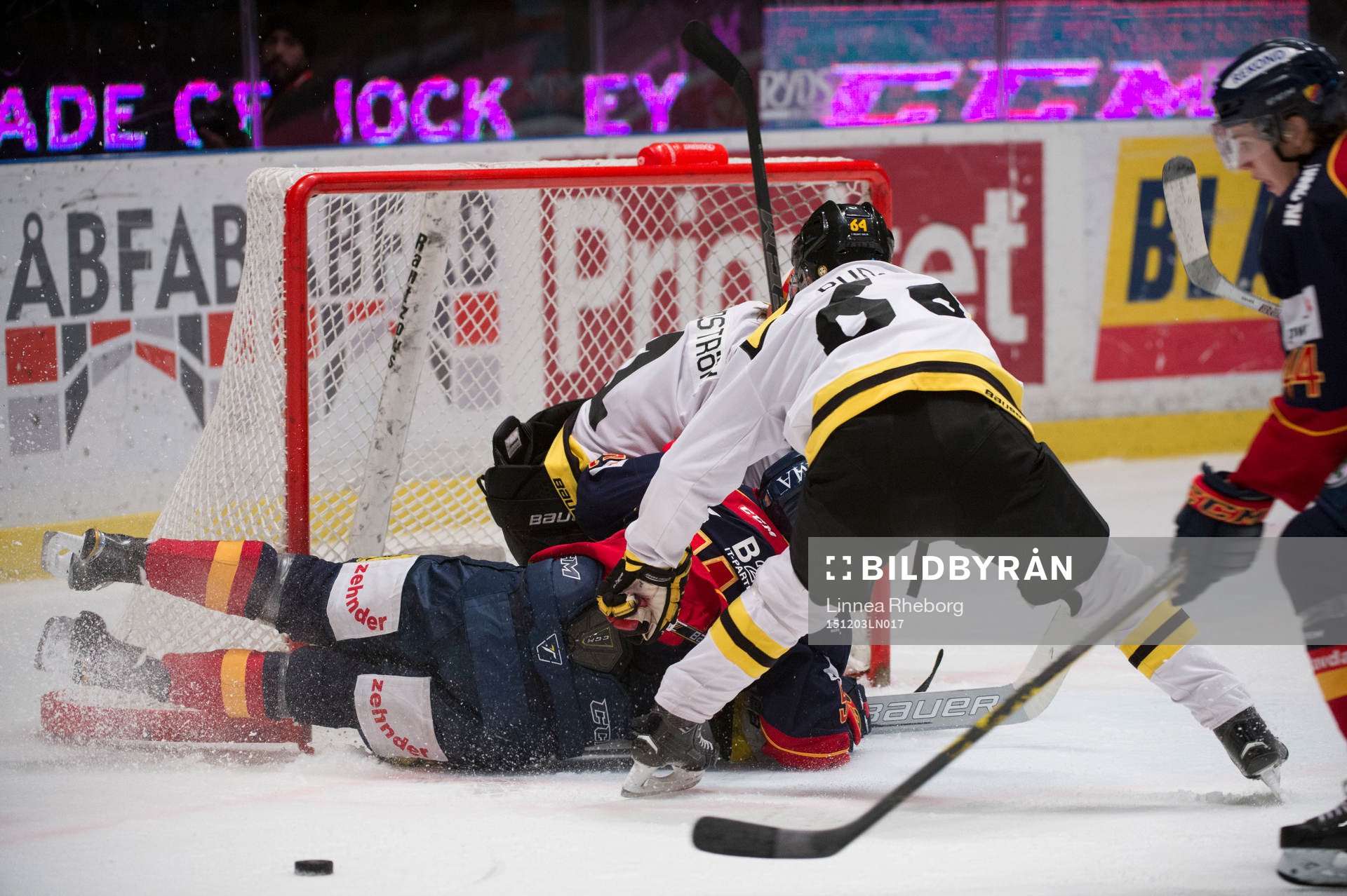 Djurgårdens Robin Alvarez hamnar i Brynäs mål