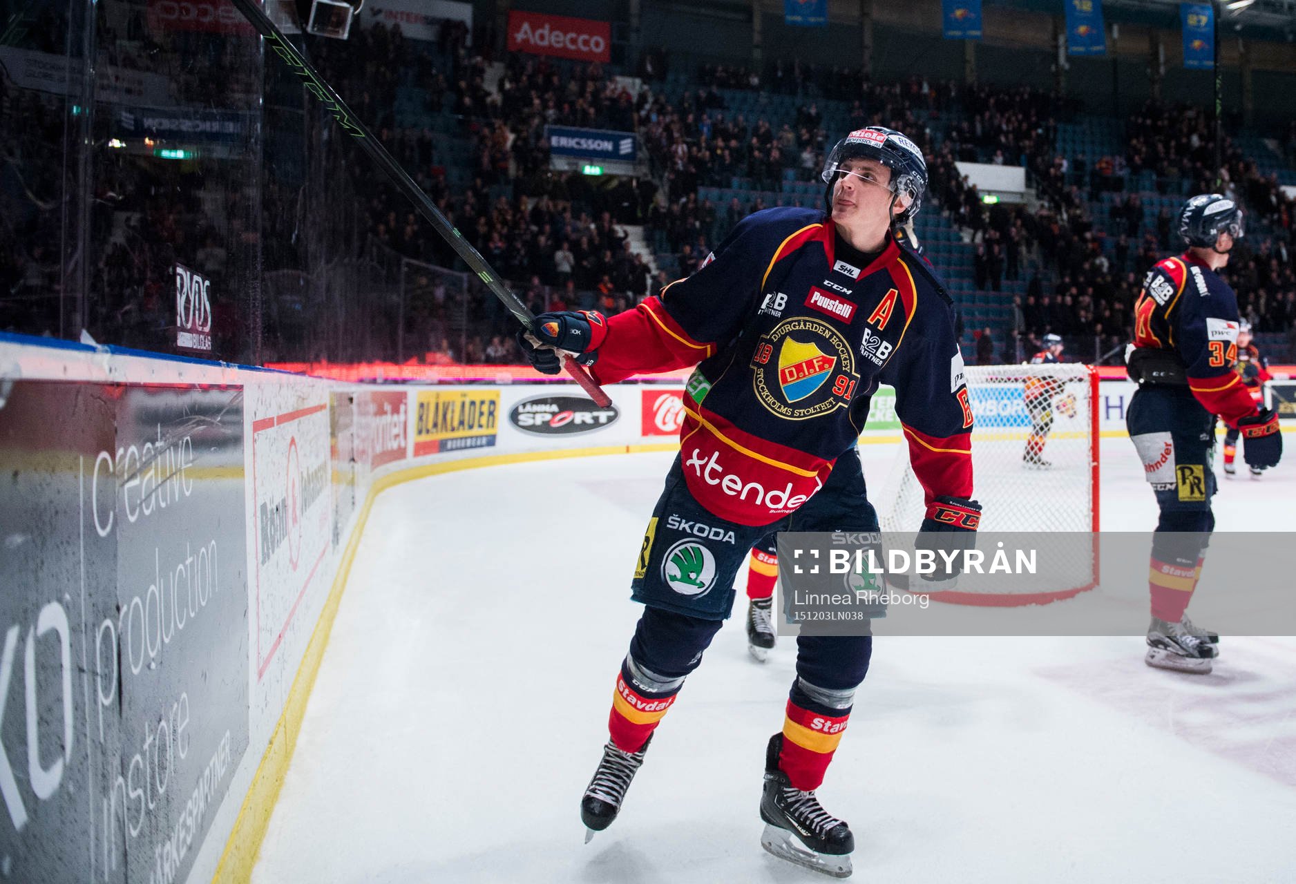 Djurgårdens Markus Ljungh jublar och tackar publiken