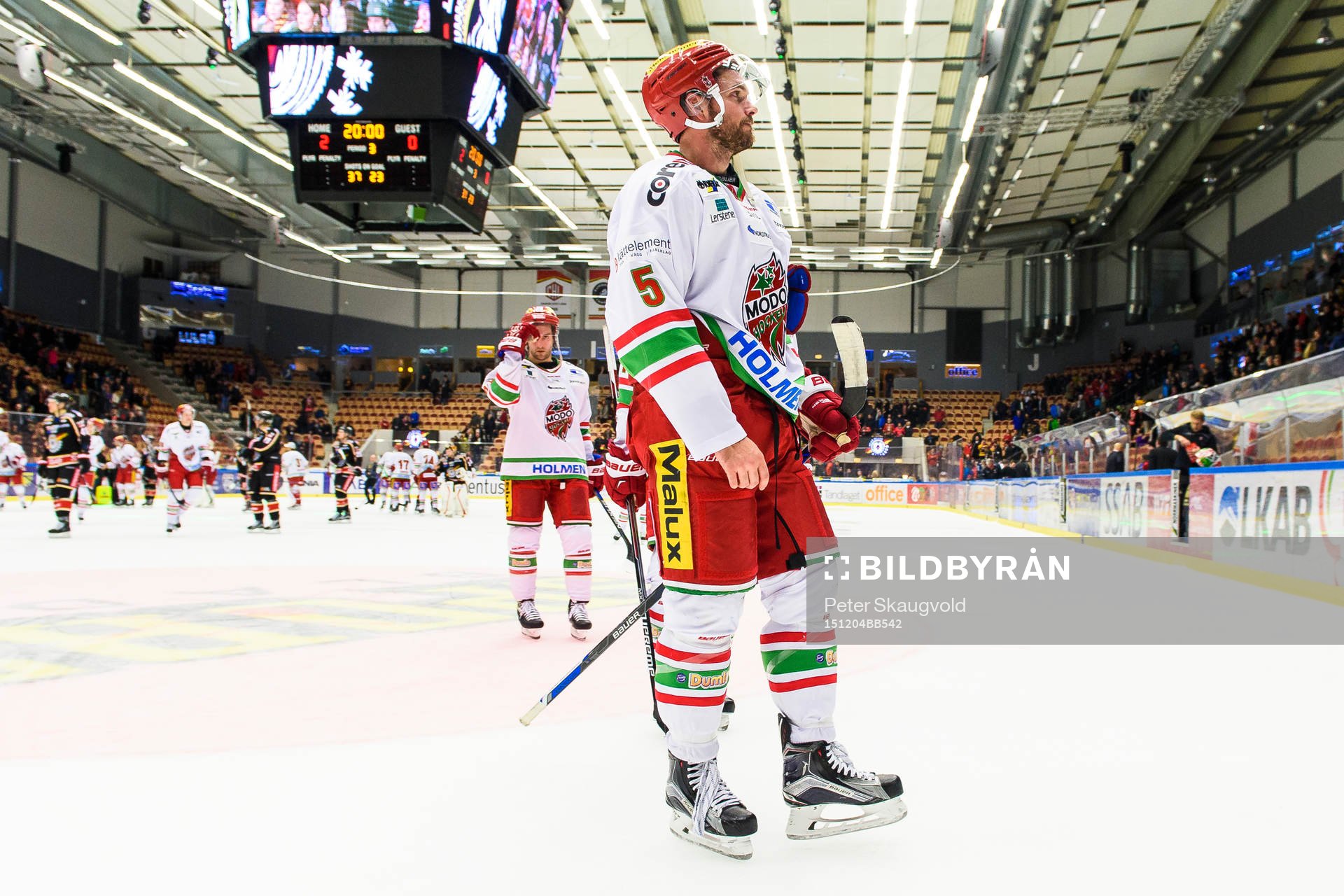 Modos Noah Welch lämnar isen