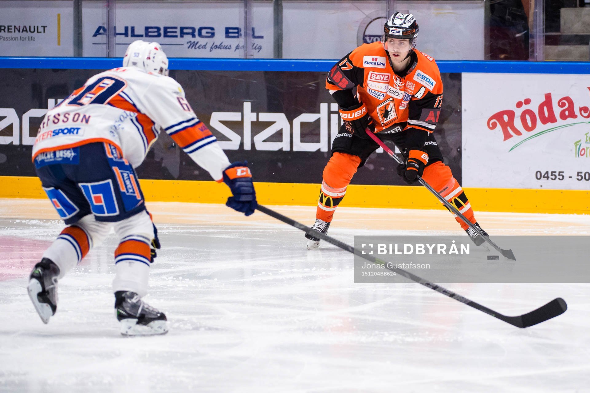 Karlskronas Joel Kellman med pucken