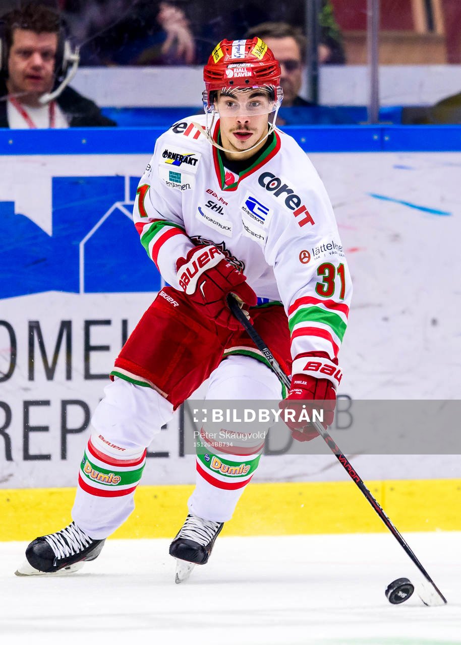 Modos Gustav Possler med pucken