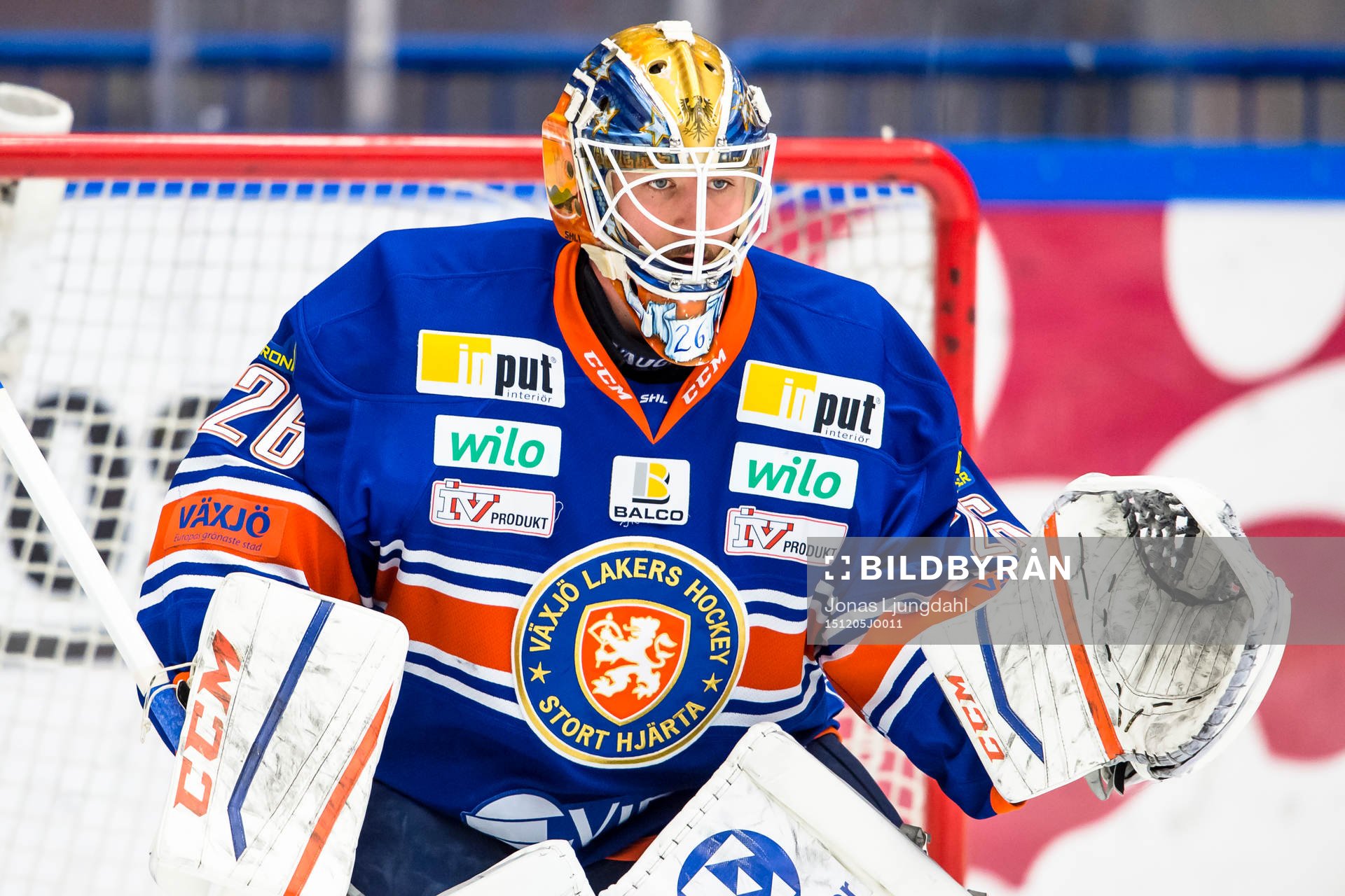 Växjös målvakt Stefan Steen värmer upp