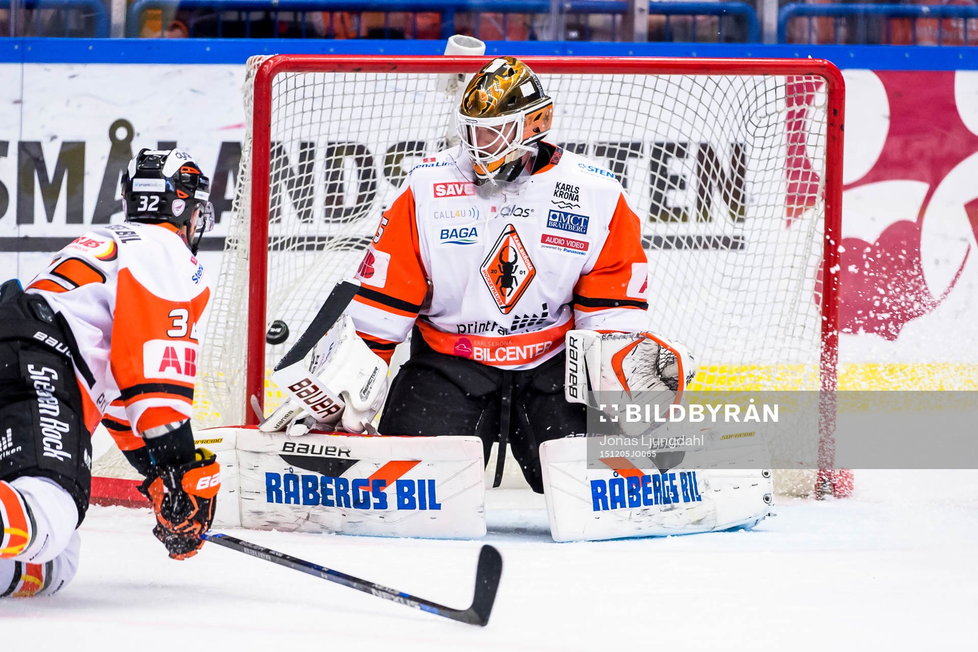 Växjös gör mål 2-2 bakom Karlskronas målvakt Linus