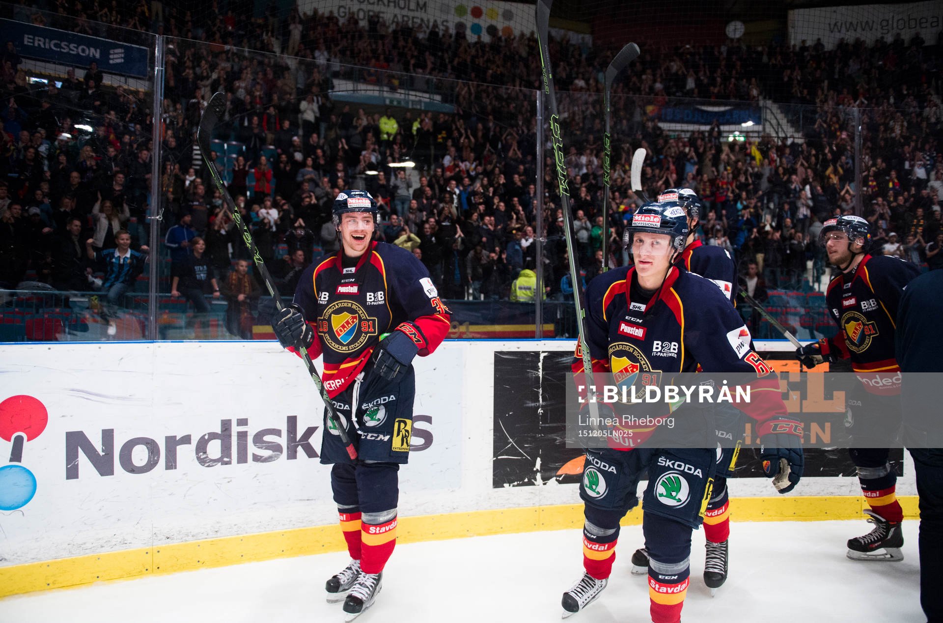 Djurgårdens Daniel Brodin och Marcus Sörensen jublar
