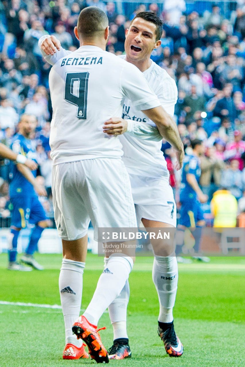 Real Madrids Cristiano Ronaldo kramar om Karim Benzema som