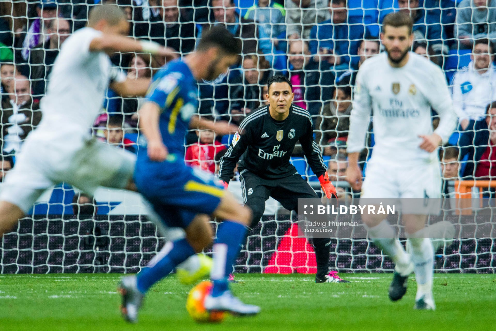 Real Madrids målvakt Keylor Navas följer ett anfall
