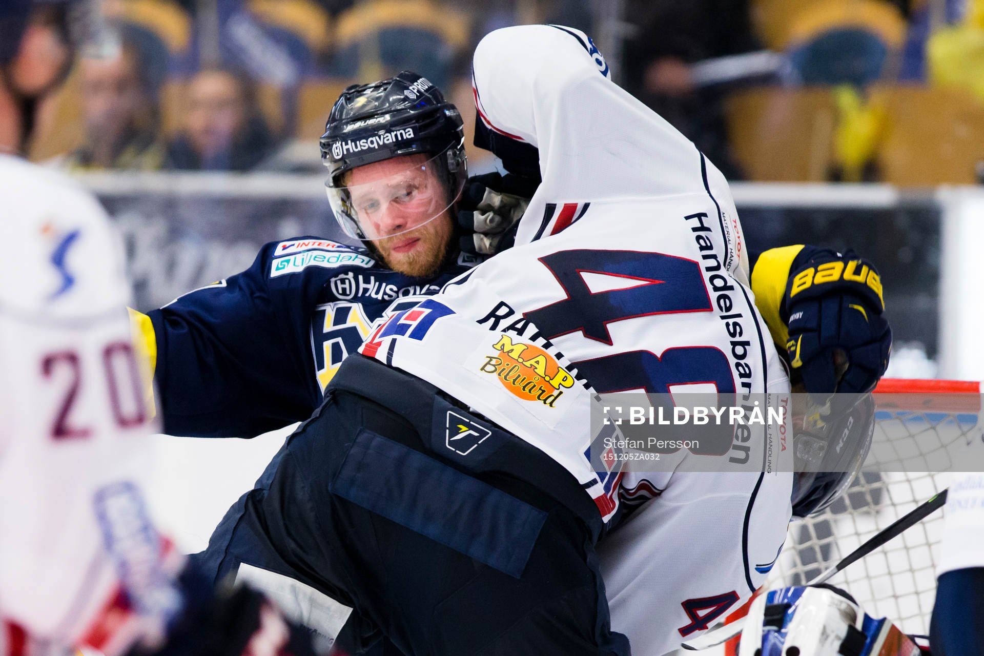s Mattias Tedenby i gruff med Linköpings Daniel Rahimi