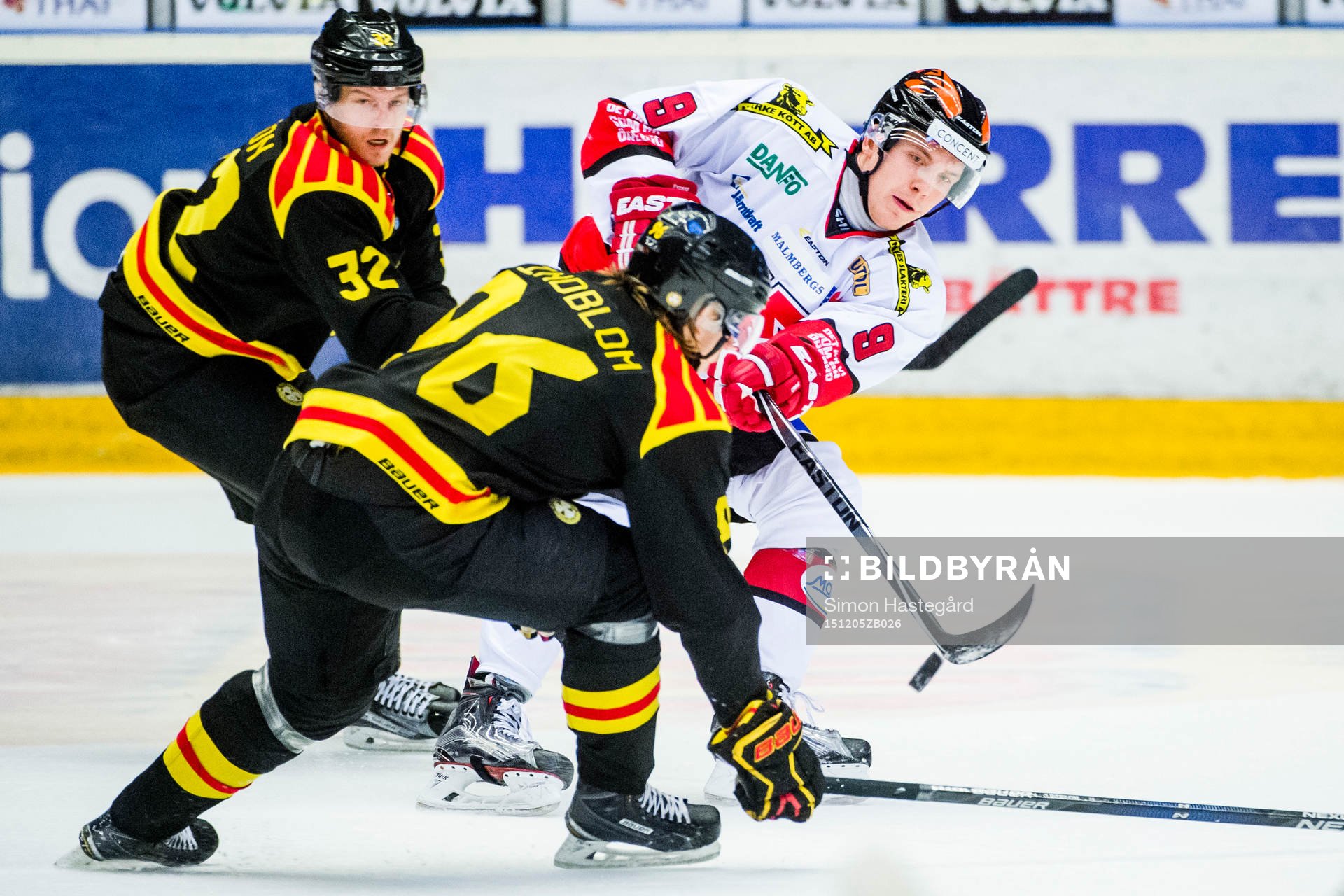 Brynäs Nick Johnson och Oskar Lindblom i en kamp mot