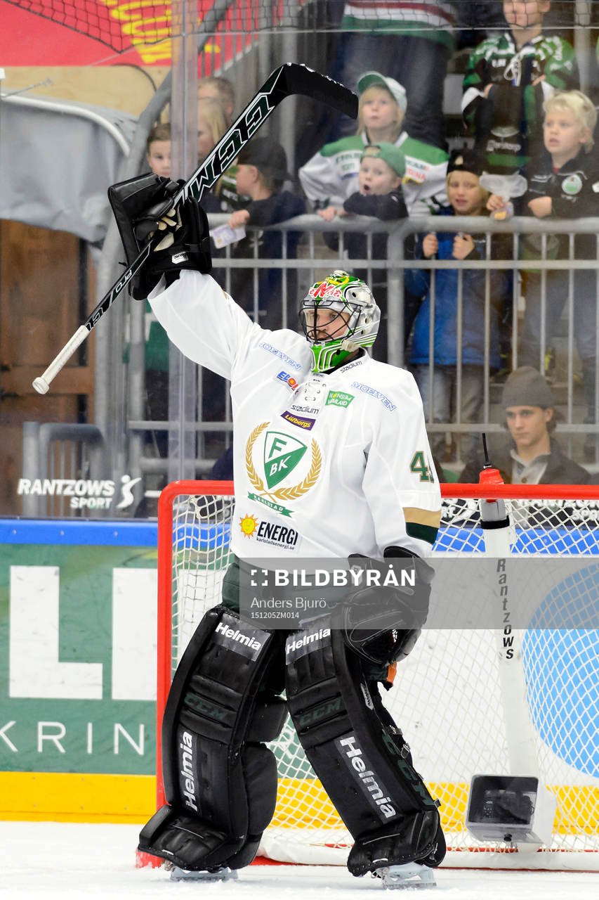 Färjestads målvakt Justin Pogge jublar