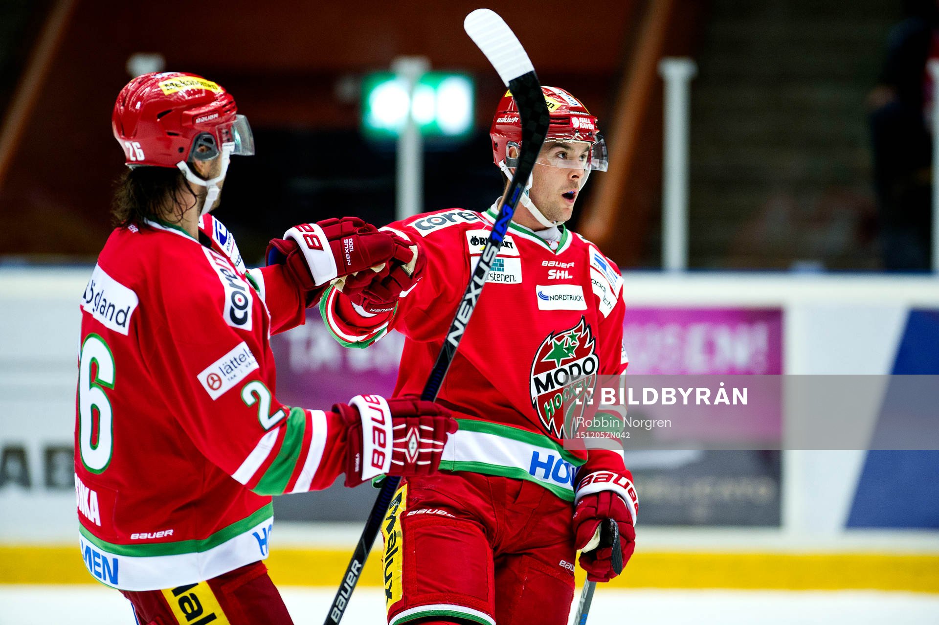 Modos Shaun Heshka och Bobby Butler jublar