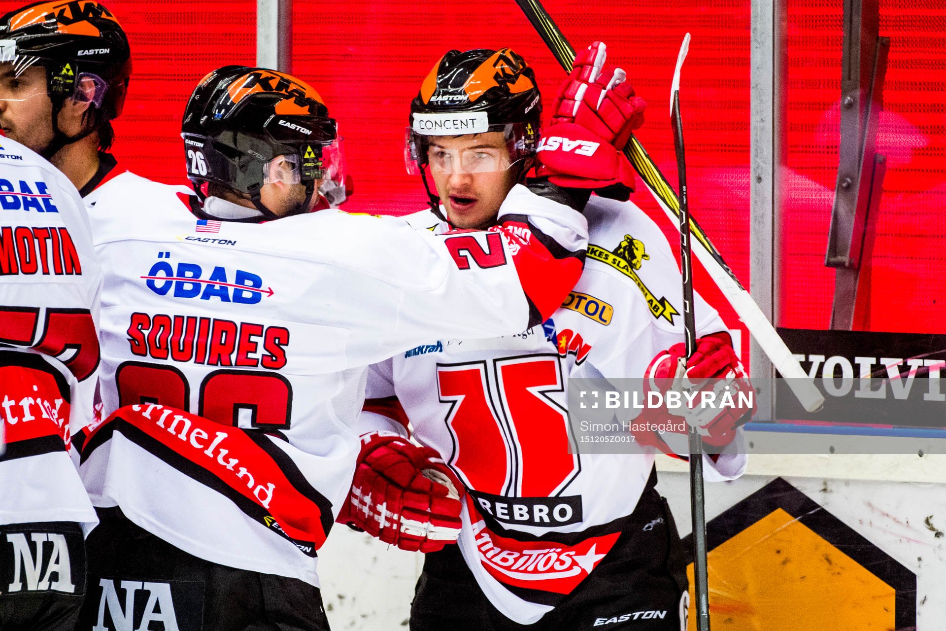 Örebros Greg Squires och Libor Hudacek jublar