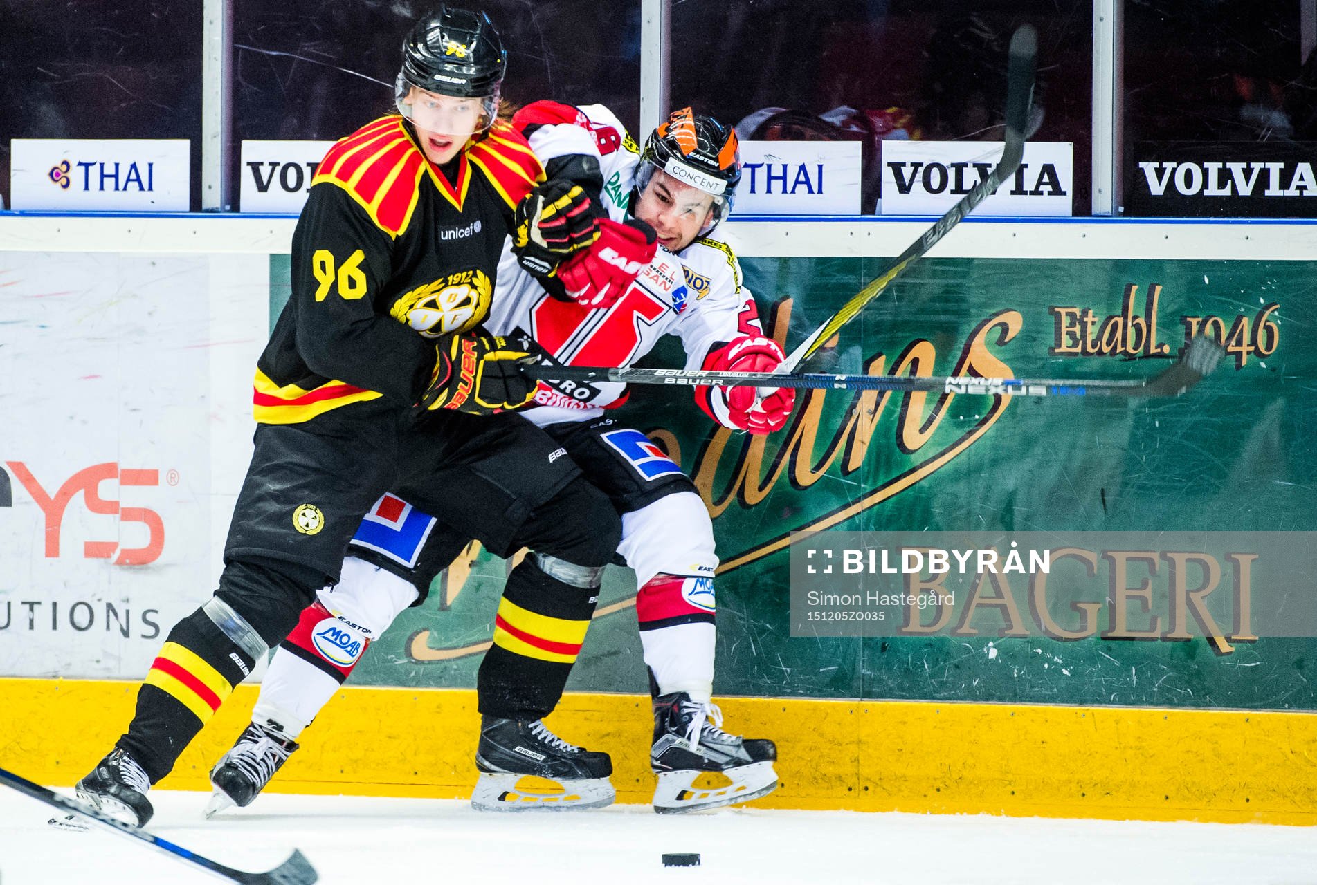 Brynäs Oskar Lindblom och Örebros Greg Squires