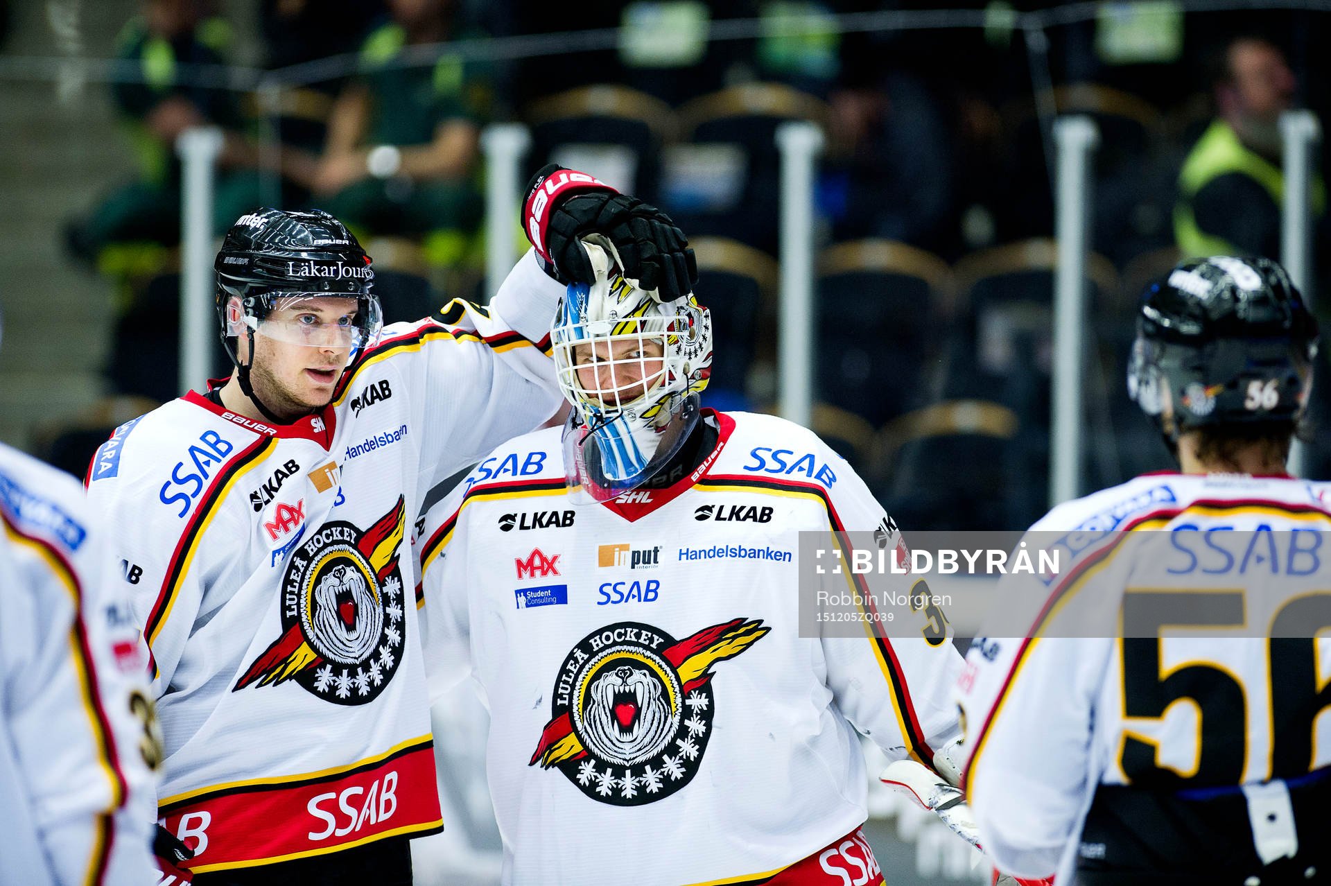 Luleås målvakt Filip Gustafsson jublar