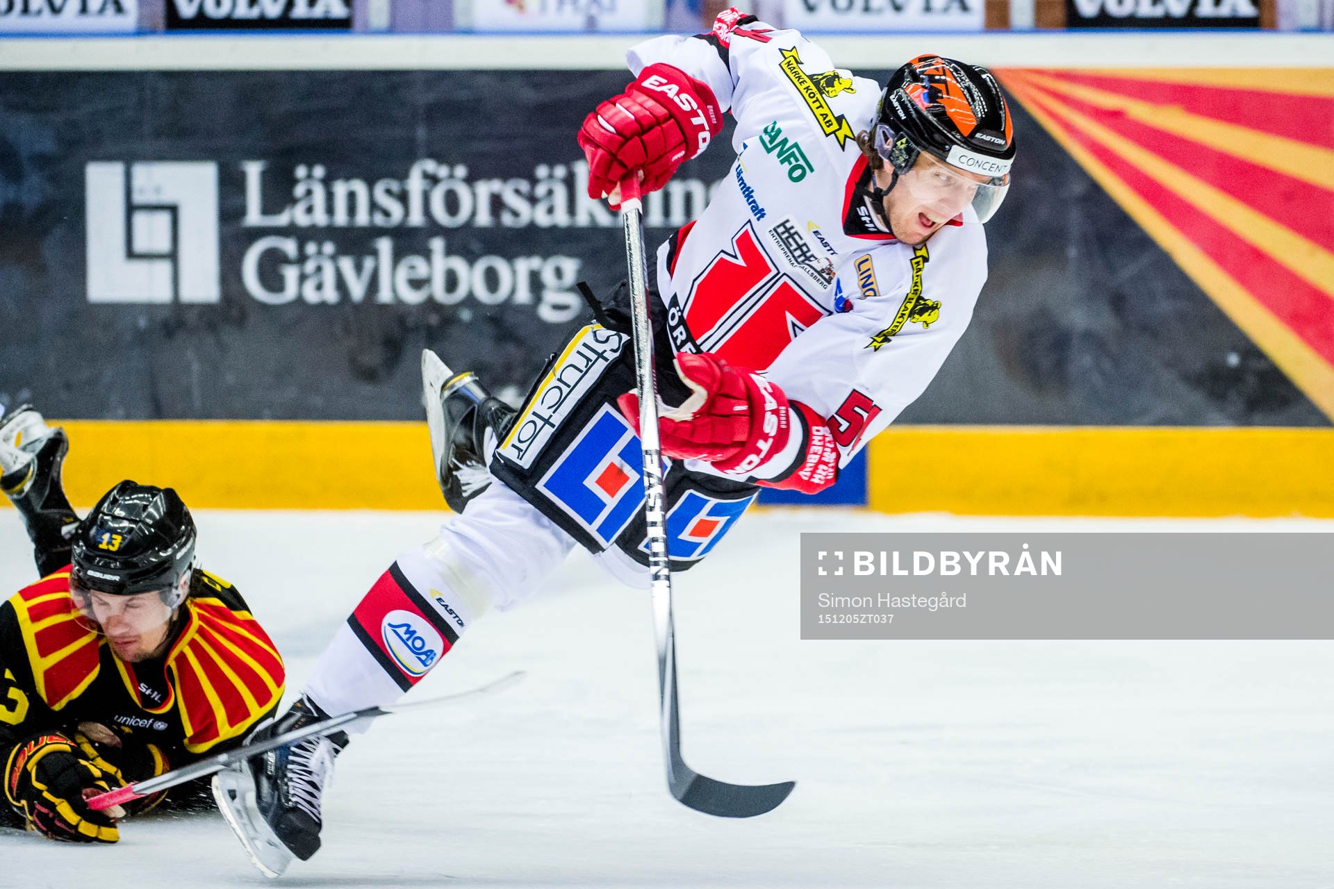 Brynäs Sondre Olden fäller Örebros Peter Andersson