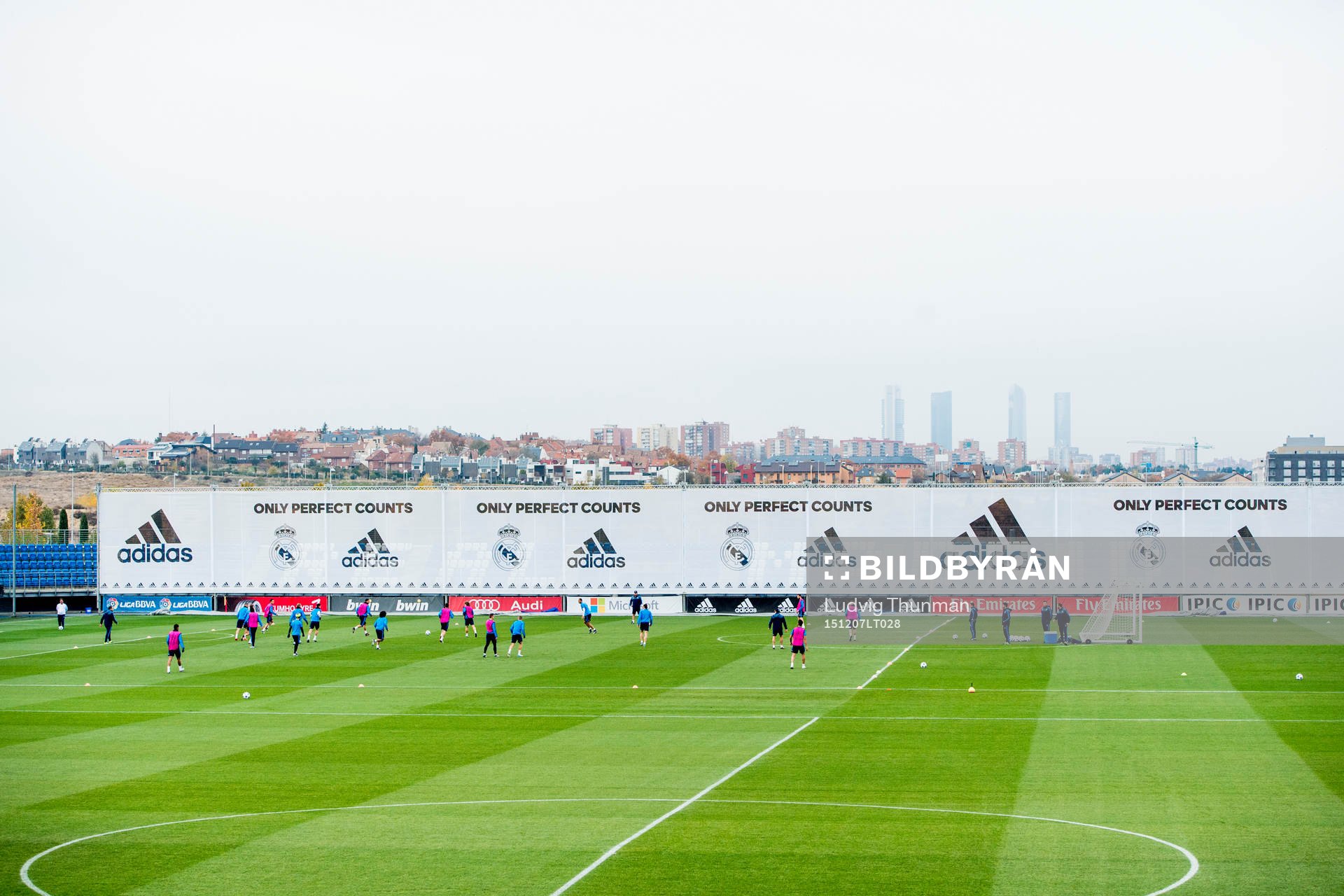 Översiktsbild över en träning med Real Madrid på
