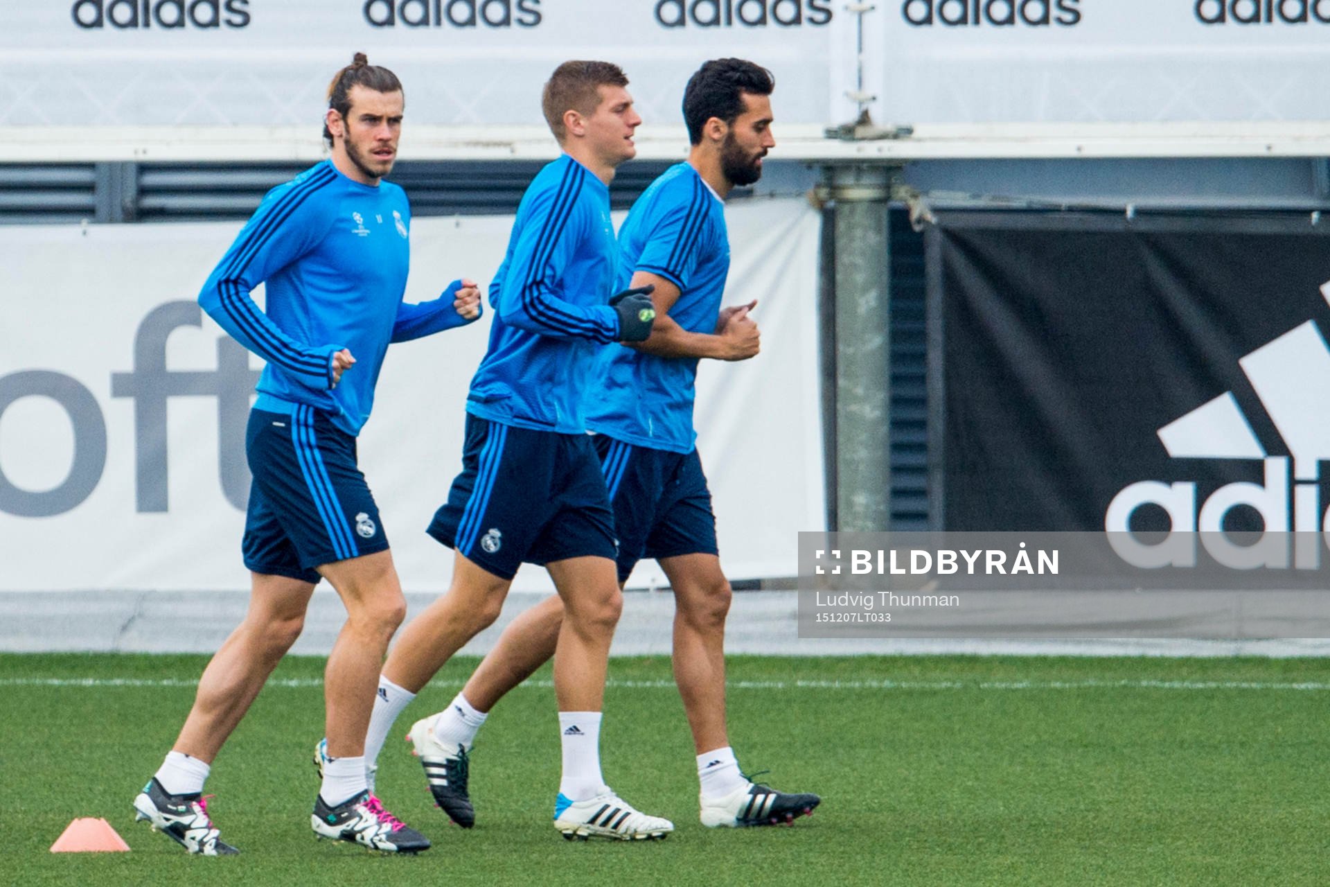Real Madrids Gareth Bale värmer upp