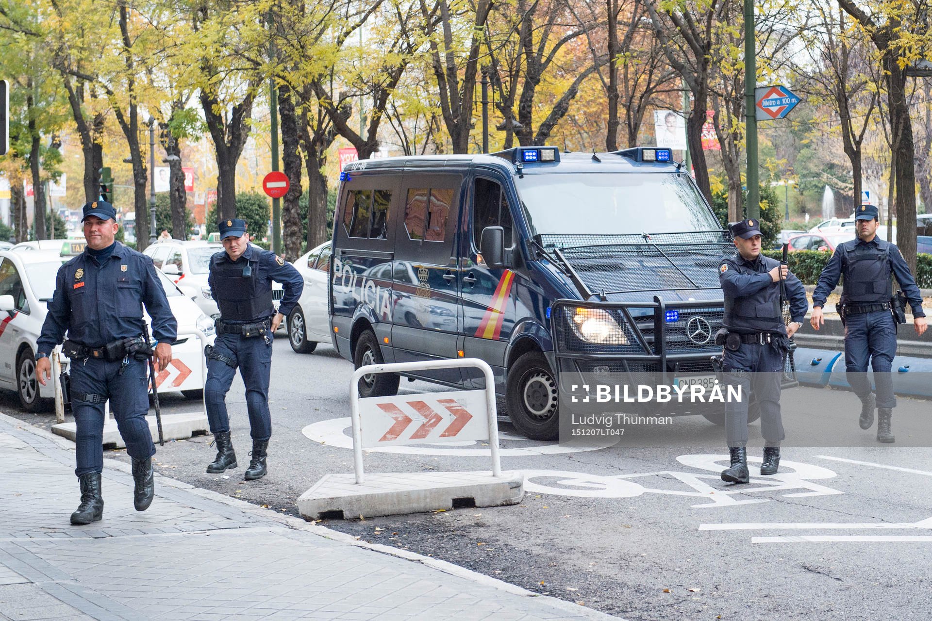 Polisen som eskorterat spelarbussen till spelarhotellet