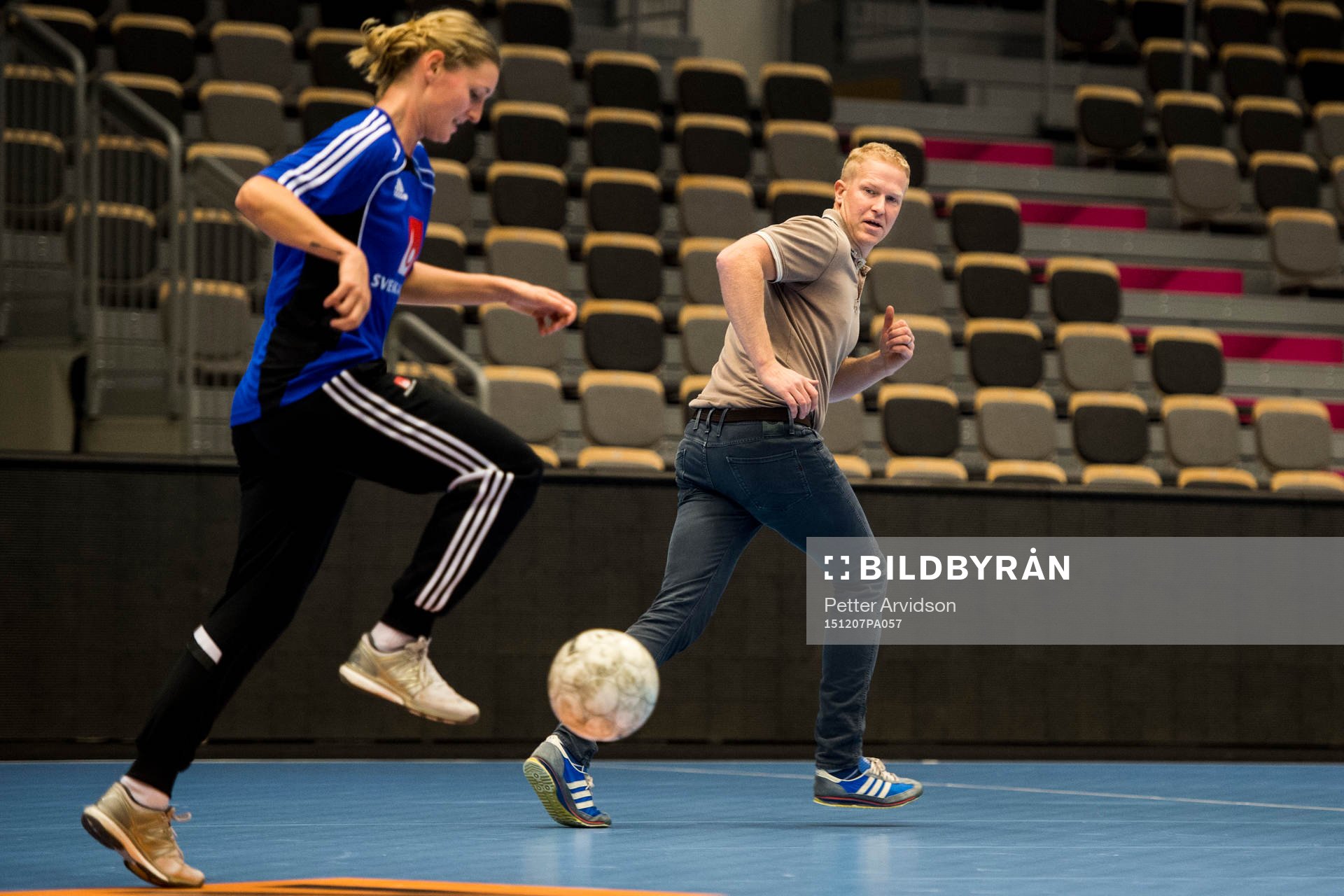 Aftonbladets reporter Johan Flinck är med och spelare