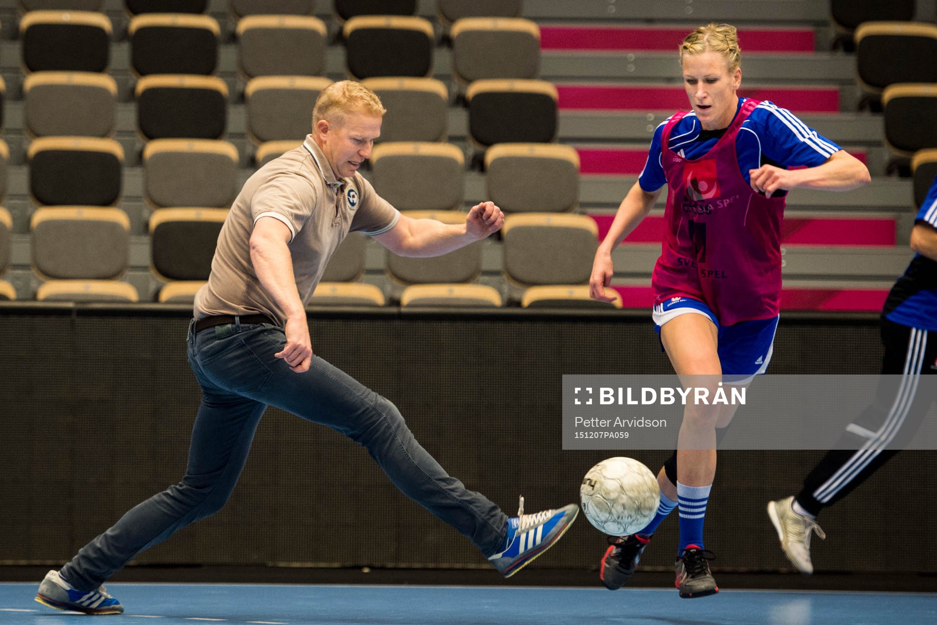 Aftonbladets reporter Johan Flinck är med och spelare