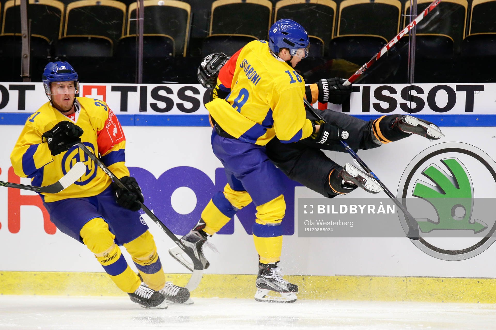 Davos Gregory Sciaroni tacklar Skellefteås Niclas Burström